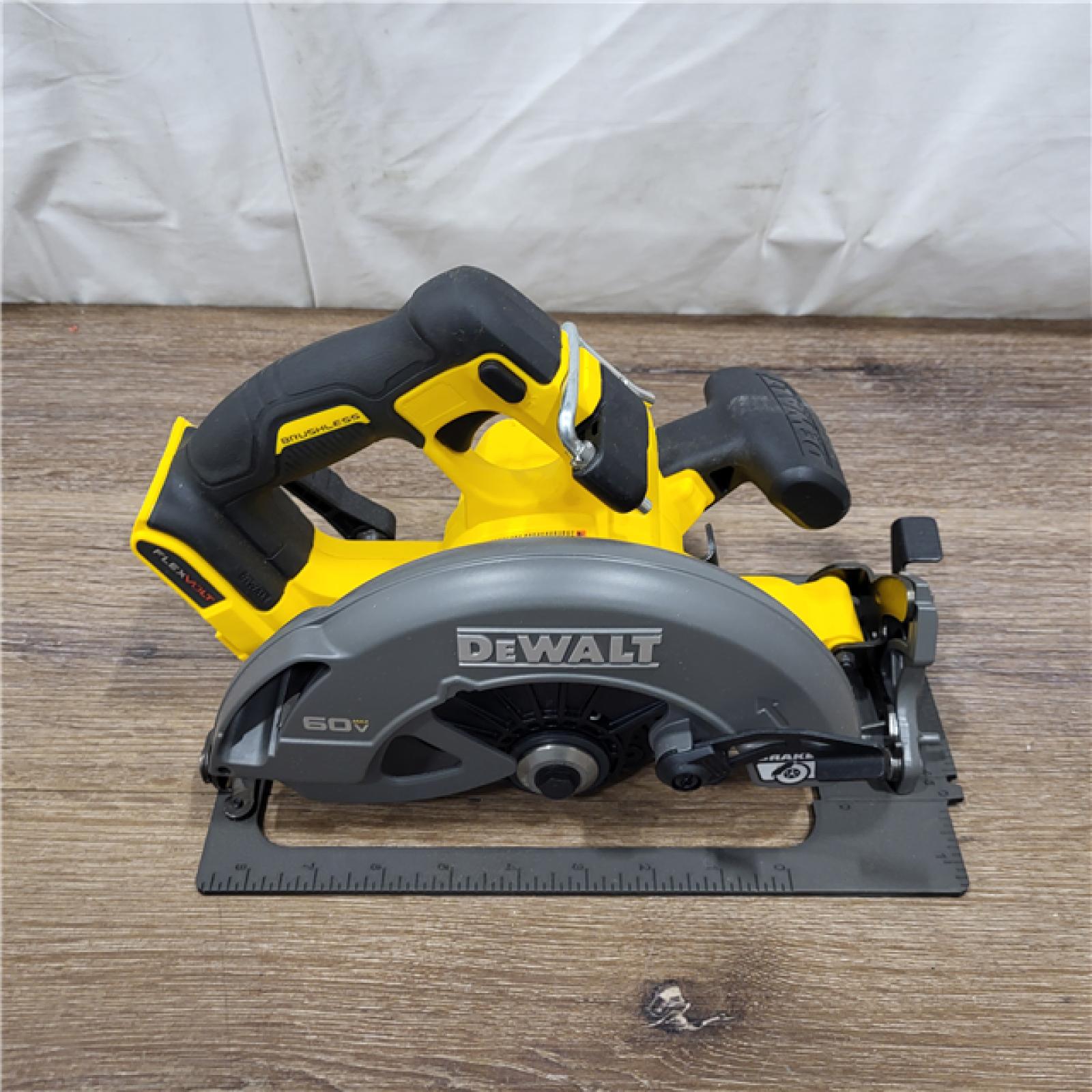 AS-IS DeWALT Flexvolt Max 7-1/4  60V Brushless Circular Saw DCS578B (Bare Tool)