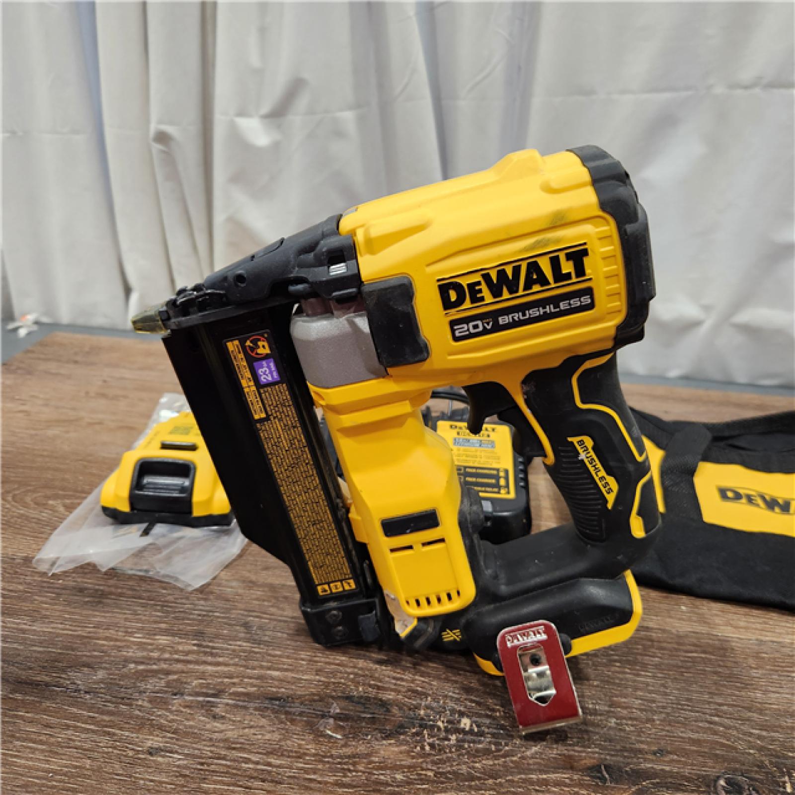 AS-IS DEWALT ATOMIC 20V MAX Lithium Ion Cordless 23 Gauge Pin Nailer Kit with 3.0Ah Battery and Charger