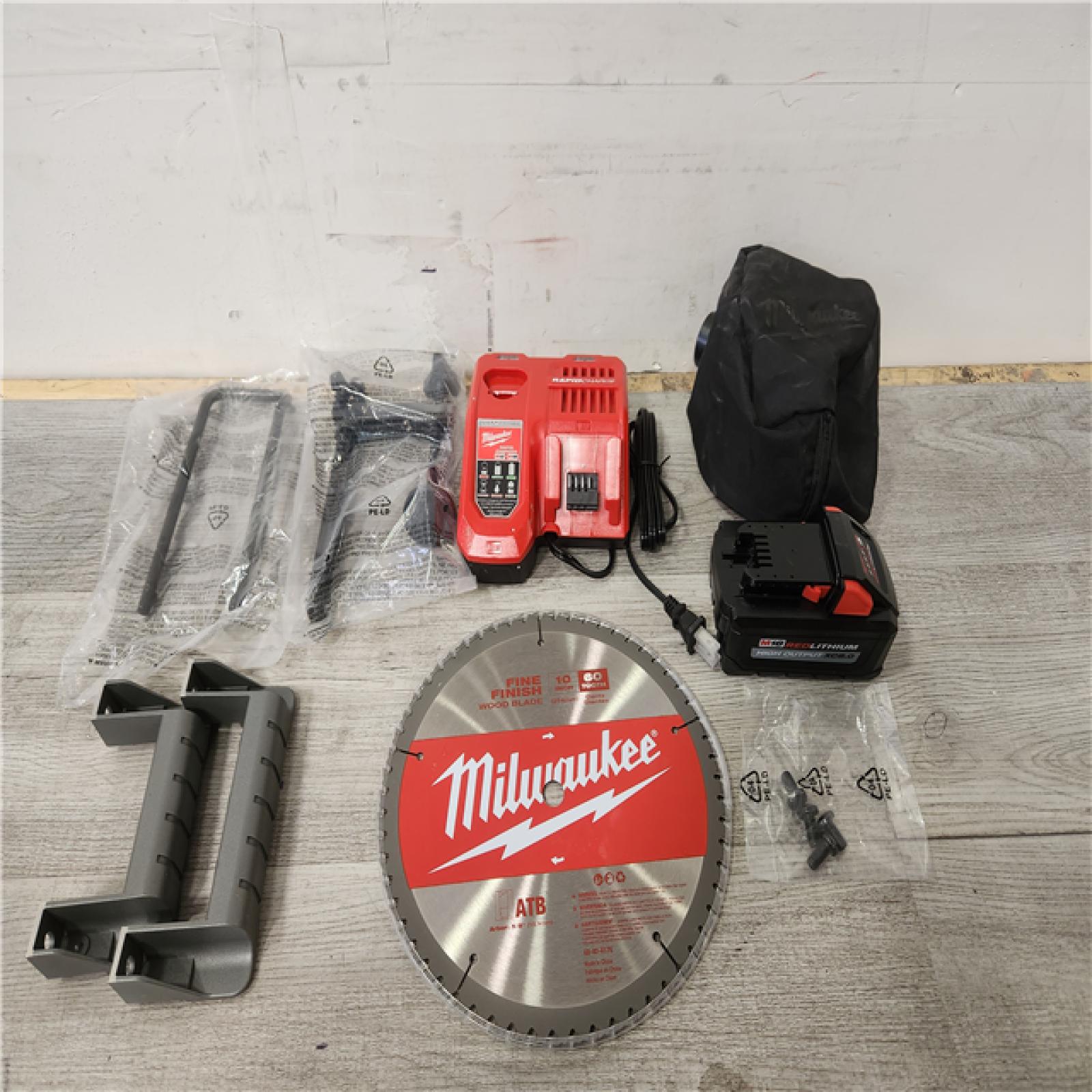 Phoenix Location Milwaukee M18 FUEL 18V 10 in. Lithium-Ion Brushless Cordless Dual Bevel Sliding Compound Miter Saw Kit with One 8.0 Ah Battery