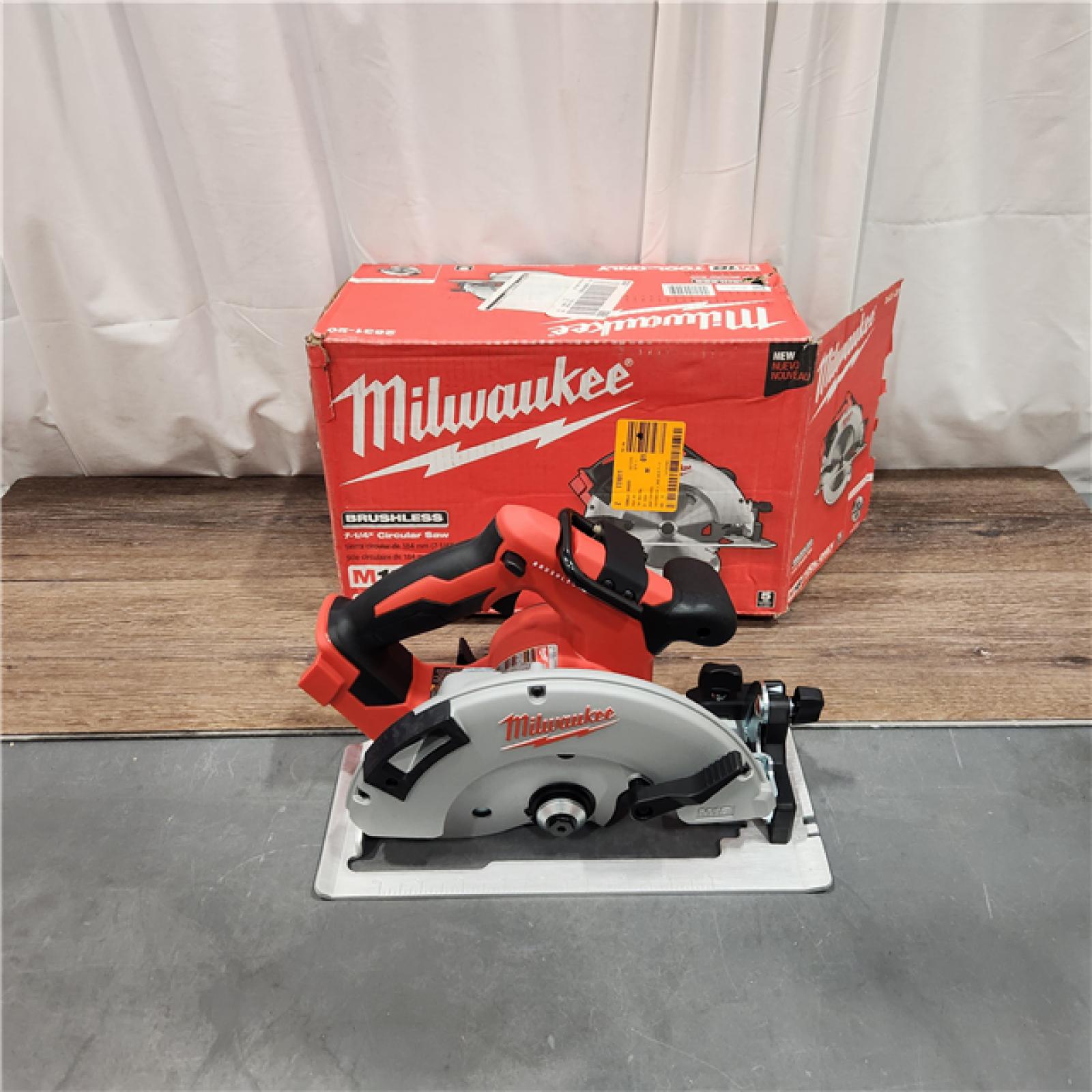 AS IS Milwaukee M18 7-1/4  18V Brushless Circular Saw 2631-20 (Bare Tool)