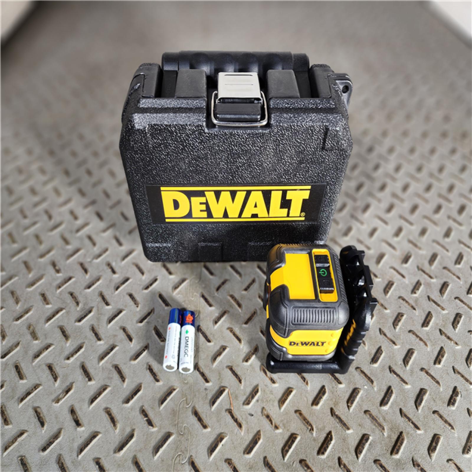 HOUSTON LOCATION - AS-IS (APPEARS LIKE NEW) DEWALT 55 ft. Green Self-Leveling Cross Line Laser Level with (2) AA Batteries & Case