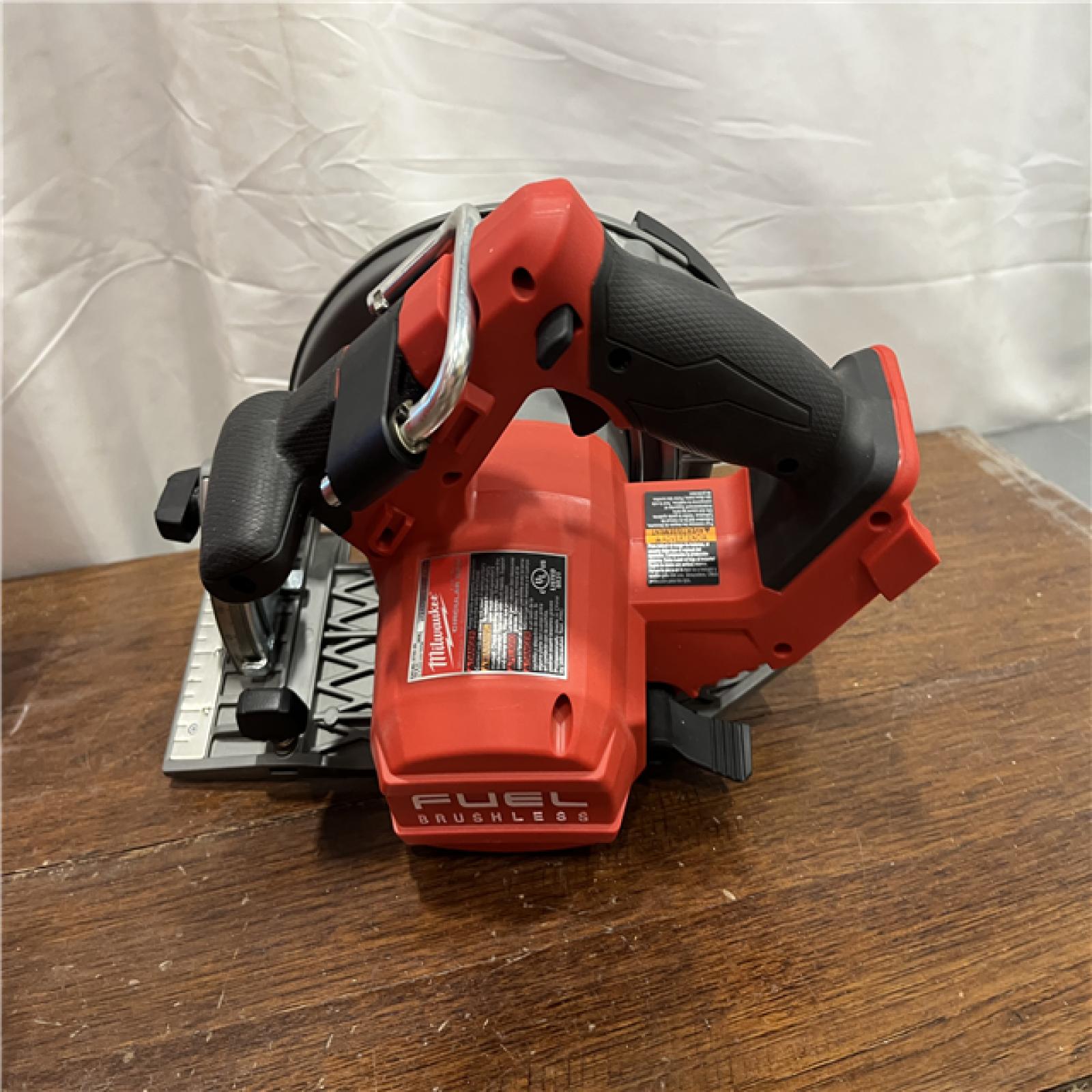 AS-ISMilwaukee M18 FUEL 18V Lithium-Ion Brushless Cordless 7-1/4 in. Circular Saw (Tool-Only)