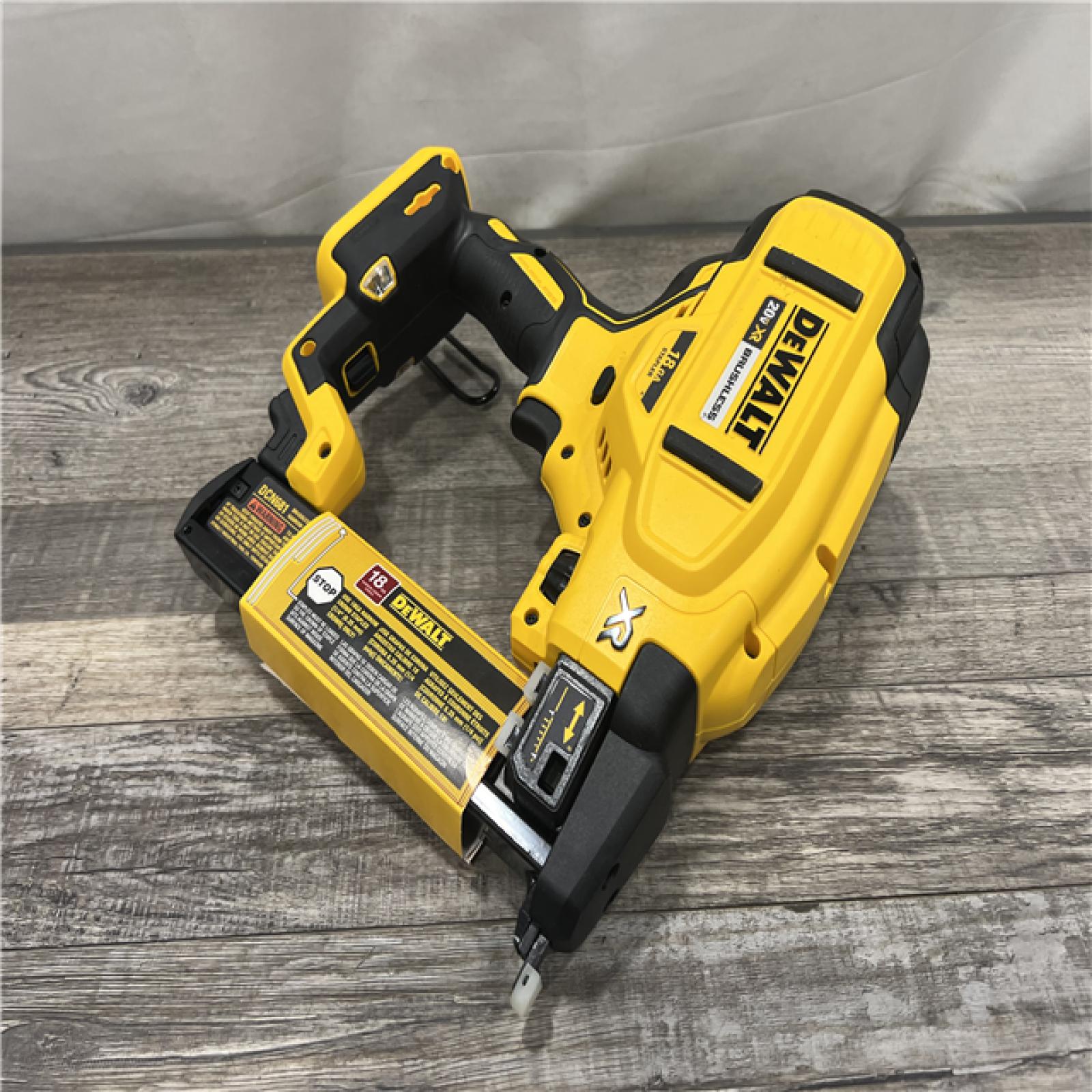 AS-IS DEWALT DCN681D1 20V 18Ga Stapler Kit