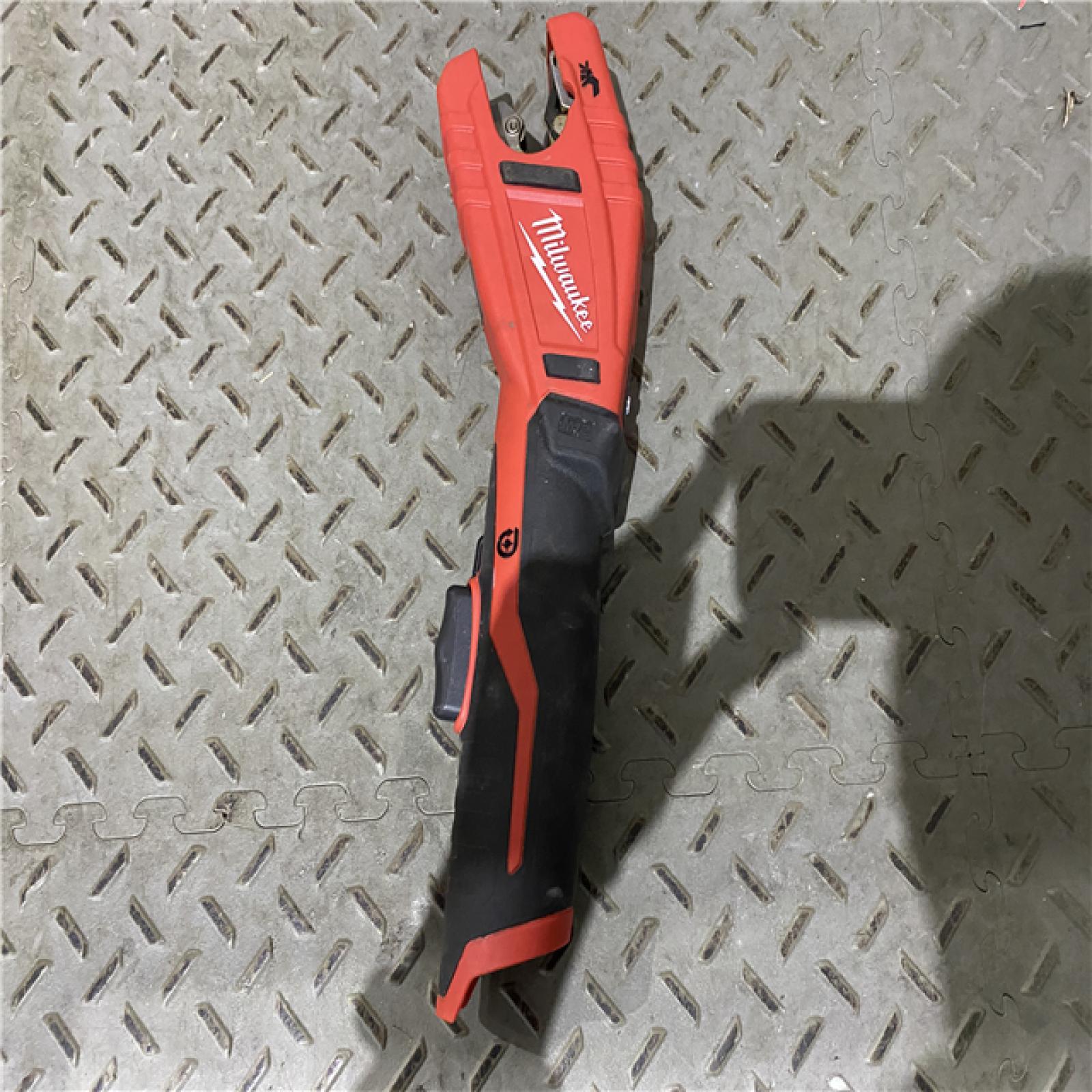 Houston location AS-IS MILWAUKEE M12 12V Lithium-Ion Cordless Copper Tubing Cutter (Tool-Only)