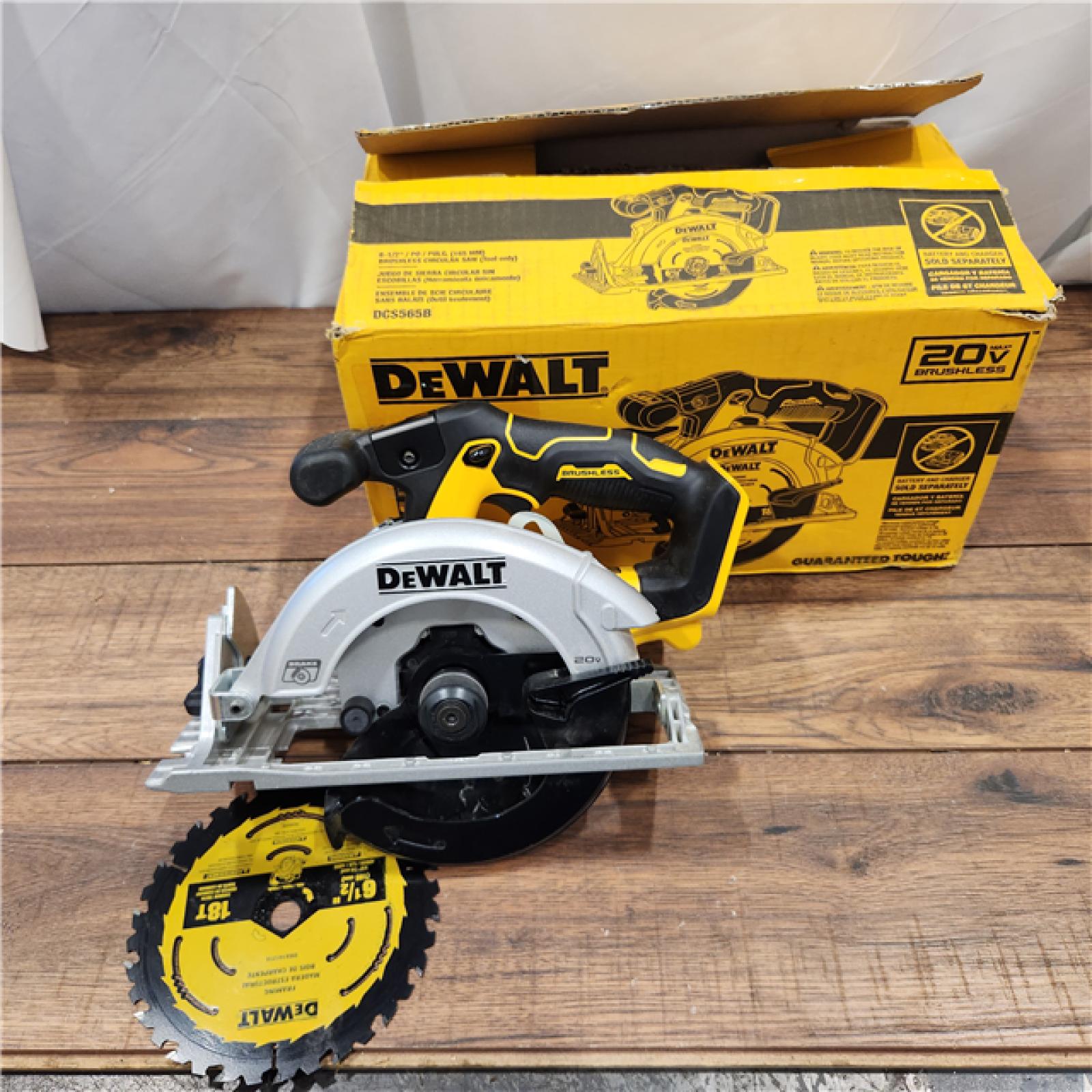 AS-IS DeWALT DCS565B 20V Max Brushless 6.5   Cordless Circular Saw