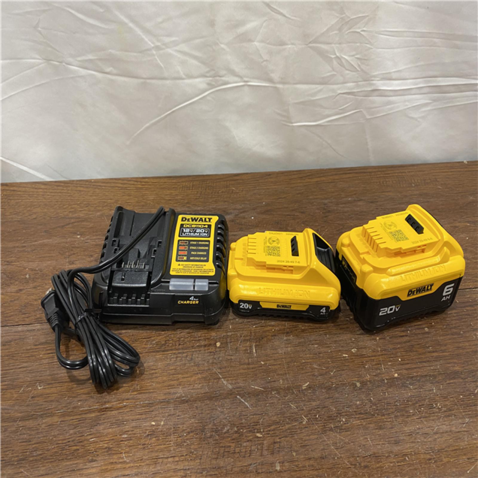 AS-ISDEWALT 20V MAX Lithium-Ion 6.0Ah and 4.0Ah Battery and Charger Starter Kit