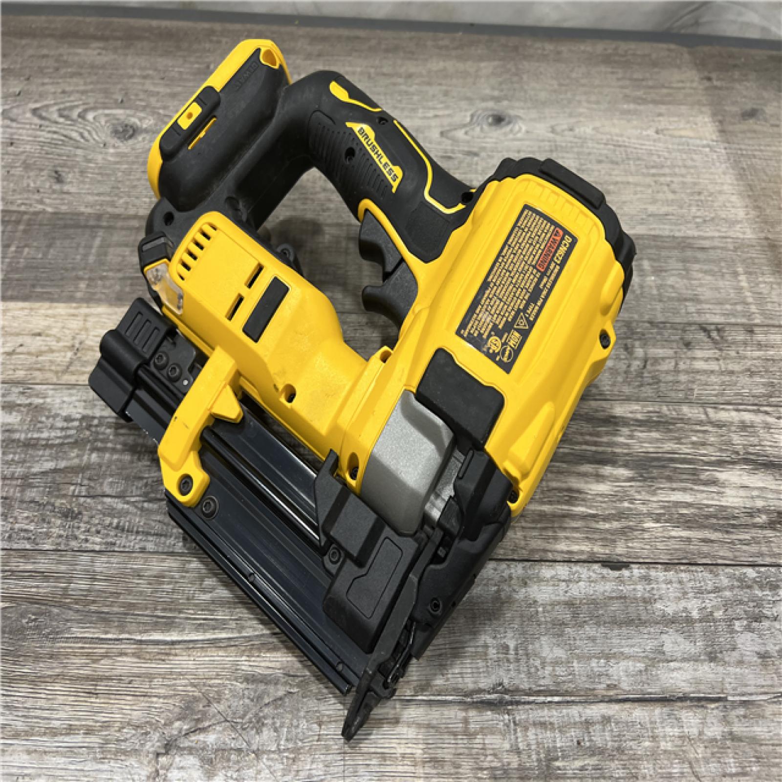 AS-IS DEWALT ATOMIC 20V MAX Lithium Ion Cordless 23 Gauge Pin Nailer Kit with 3.0Ah Battery and Charger