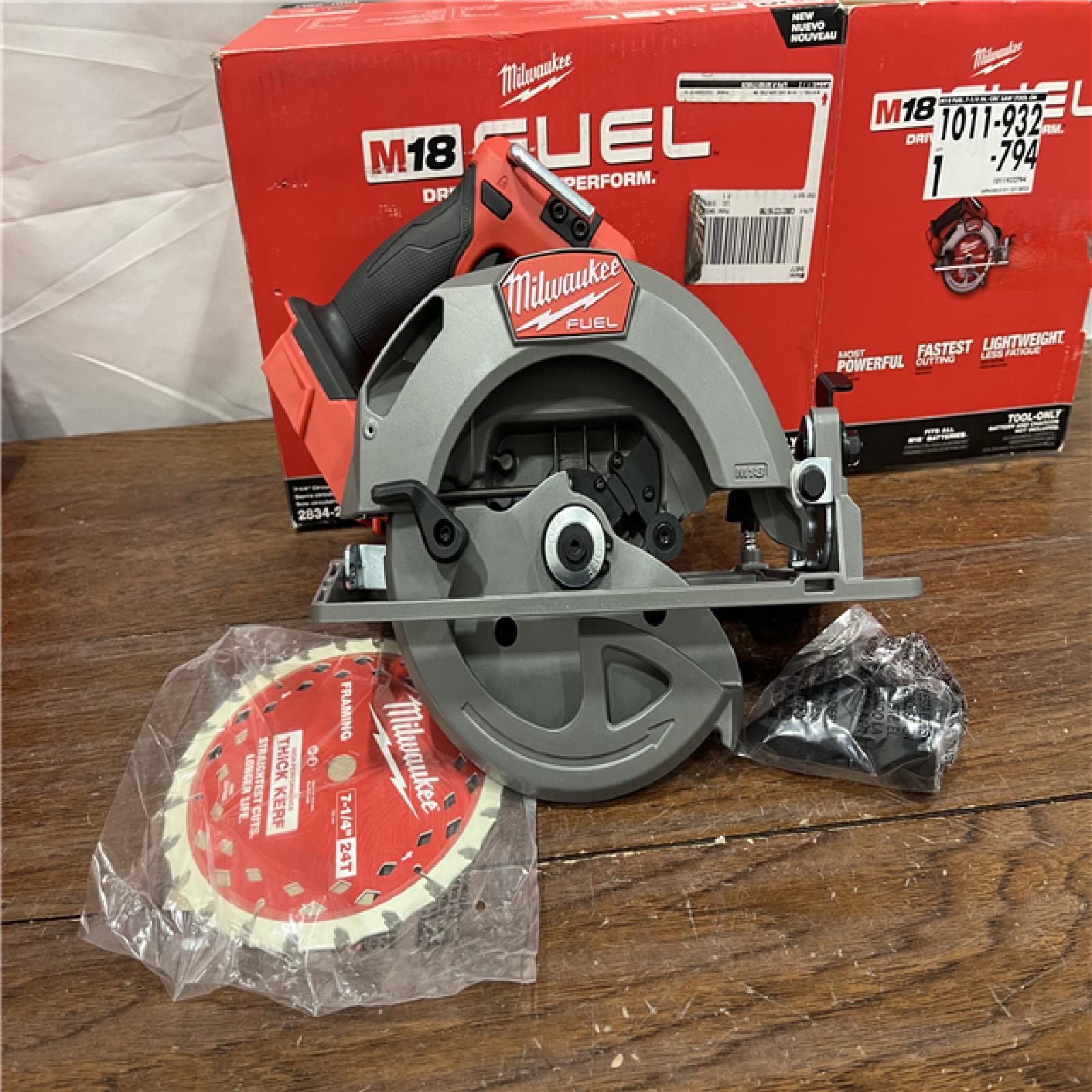 AS-ISMilwaukee M18 FUEL 18V Lithium-Ion Brushless Cordless 7-1/4 in. Circular Saw (Tool-Only)