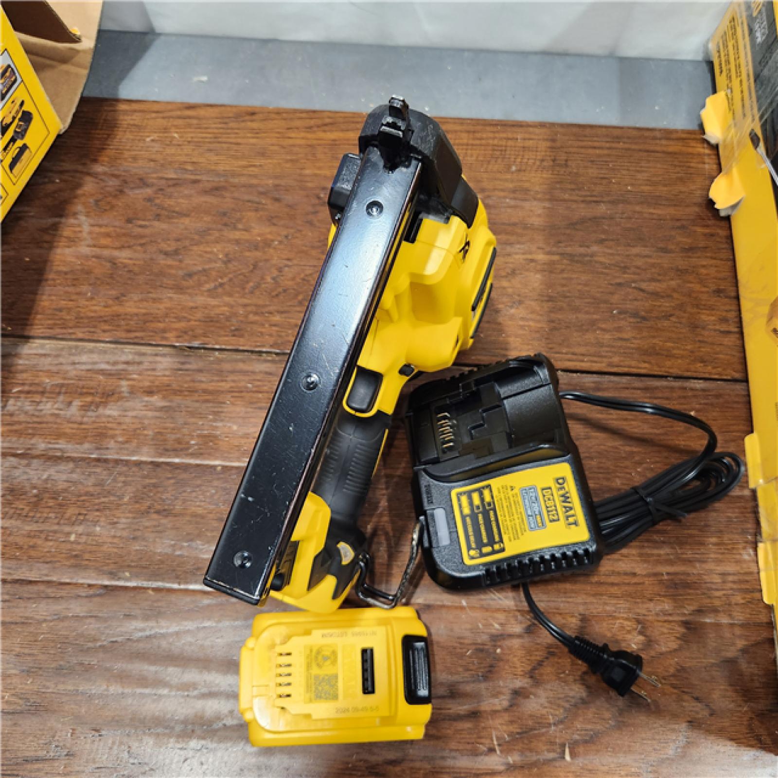 AS-IS DEWALT DCN681D1 20V 18Ga Stapler Kit