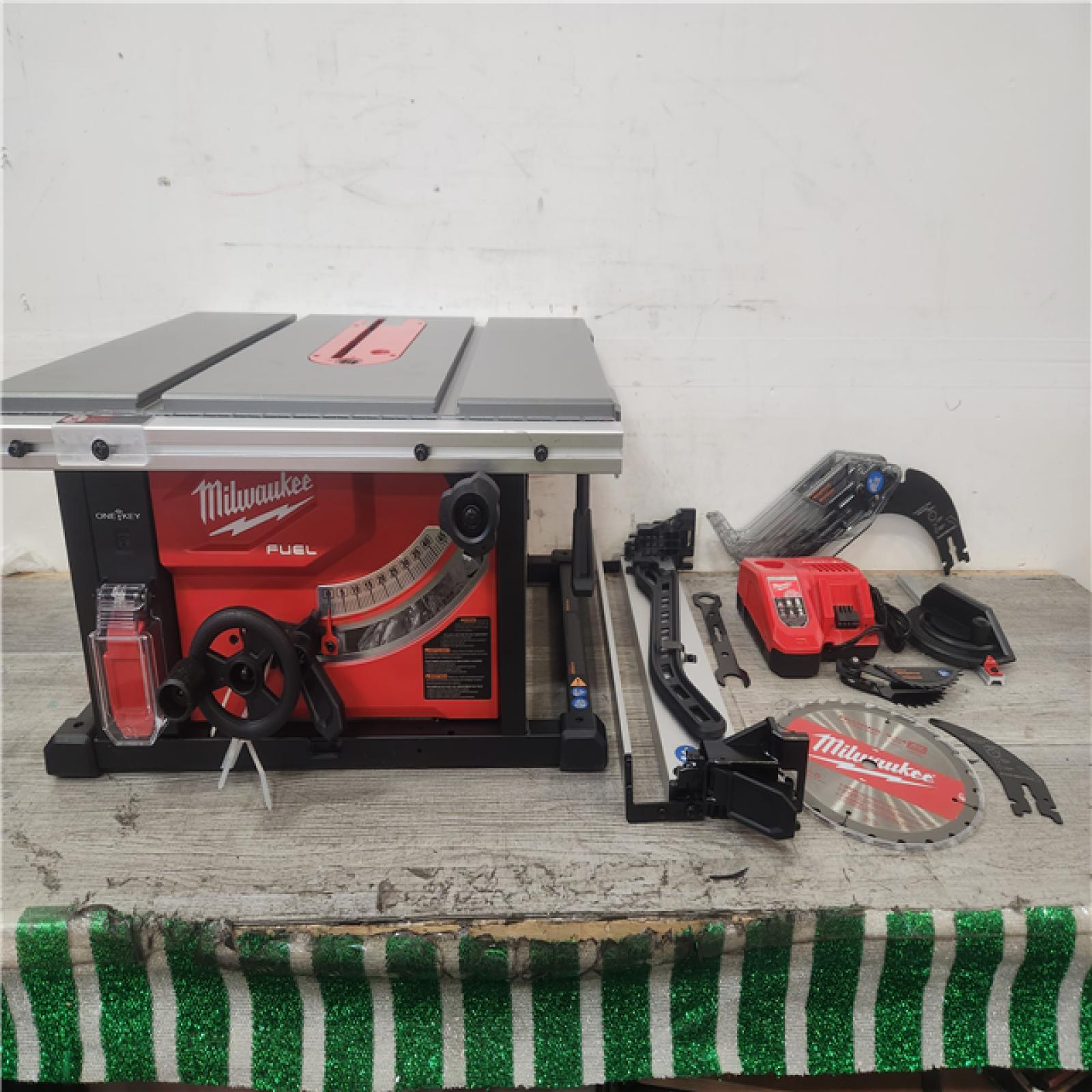 Phoenix Location Milwaukee M18 FUEL ONE-KEY 18- volt Lithium-Ion Brushless Cordless 8-1/4 in. Table Saw Kit W/ Rapid Charger (No Battery)