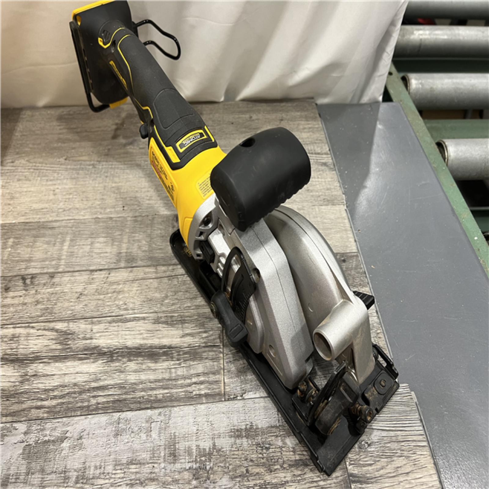 AS-IS DEWALT ATOMIC 20V MAX Cordless Brushless 4-1/2 in. Circular Saw (Tool Only)