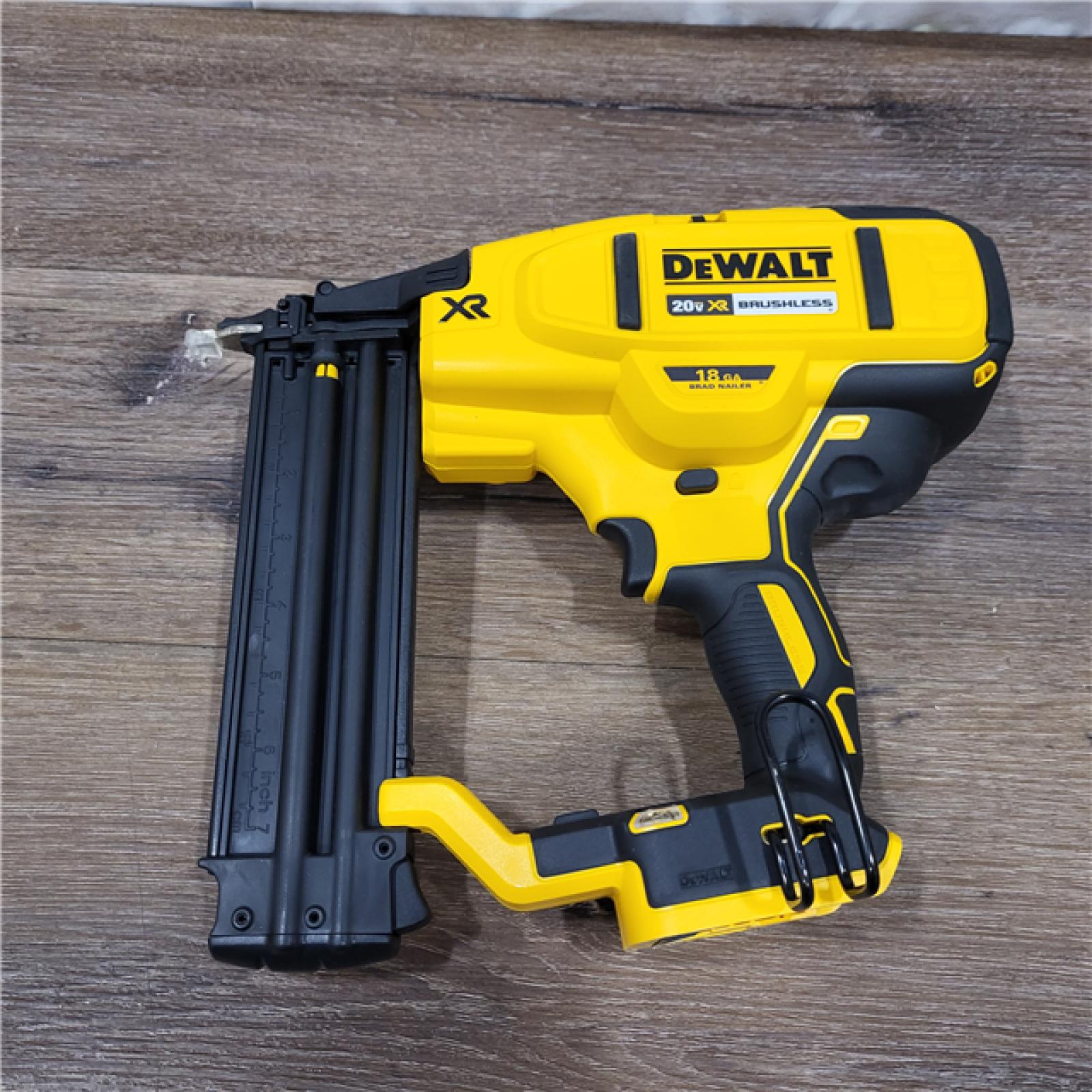 AS-IS DEWALT 20V MAX XR 18 Gauge Brad Nailer Kit