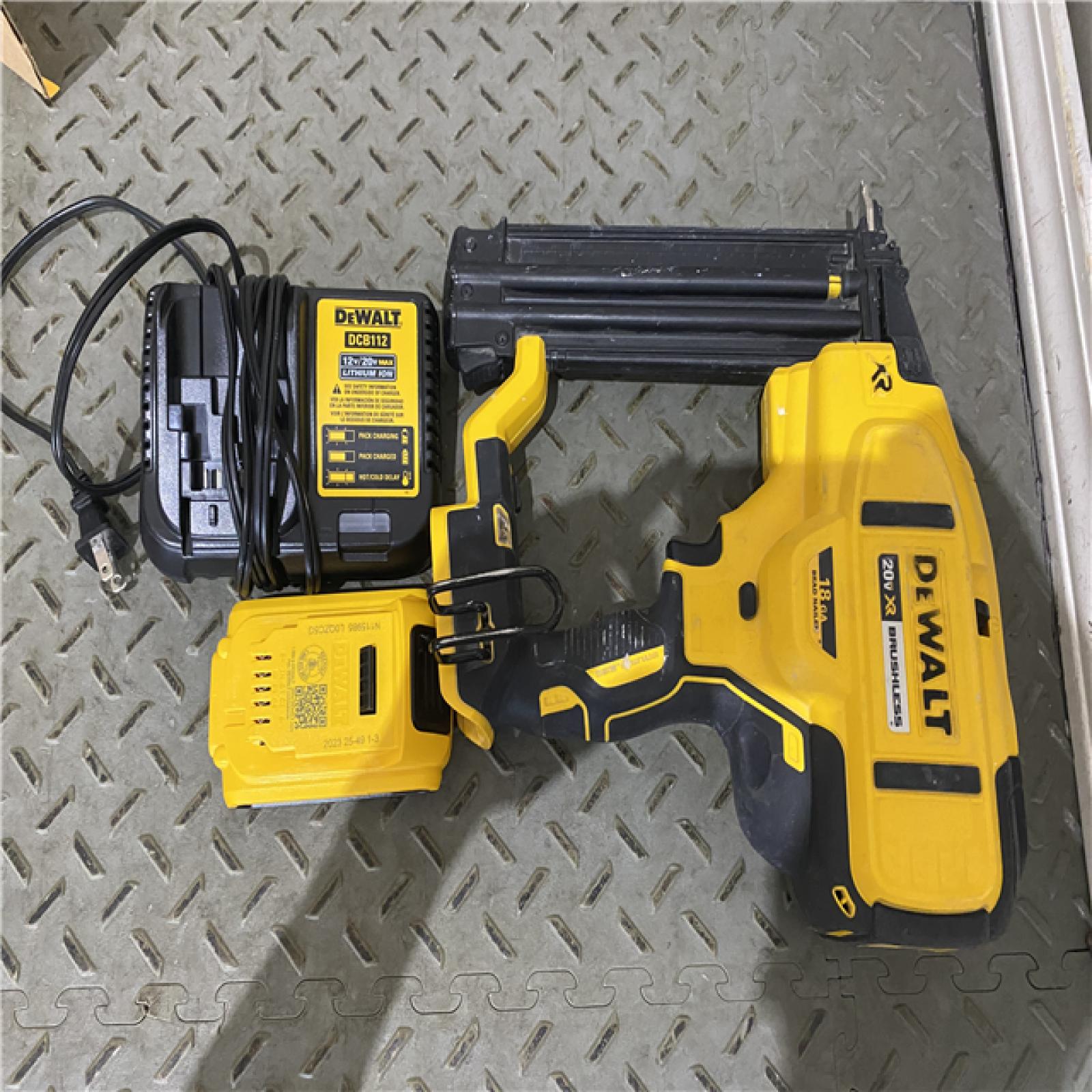 Houston location AS-IS DEWALT 20V MAX XR 18 Gauge Brad Nailer Kit