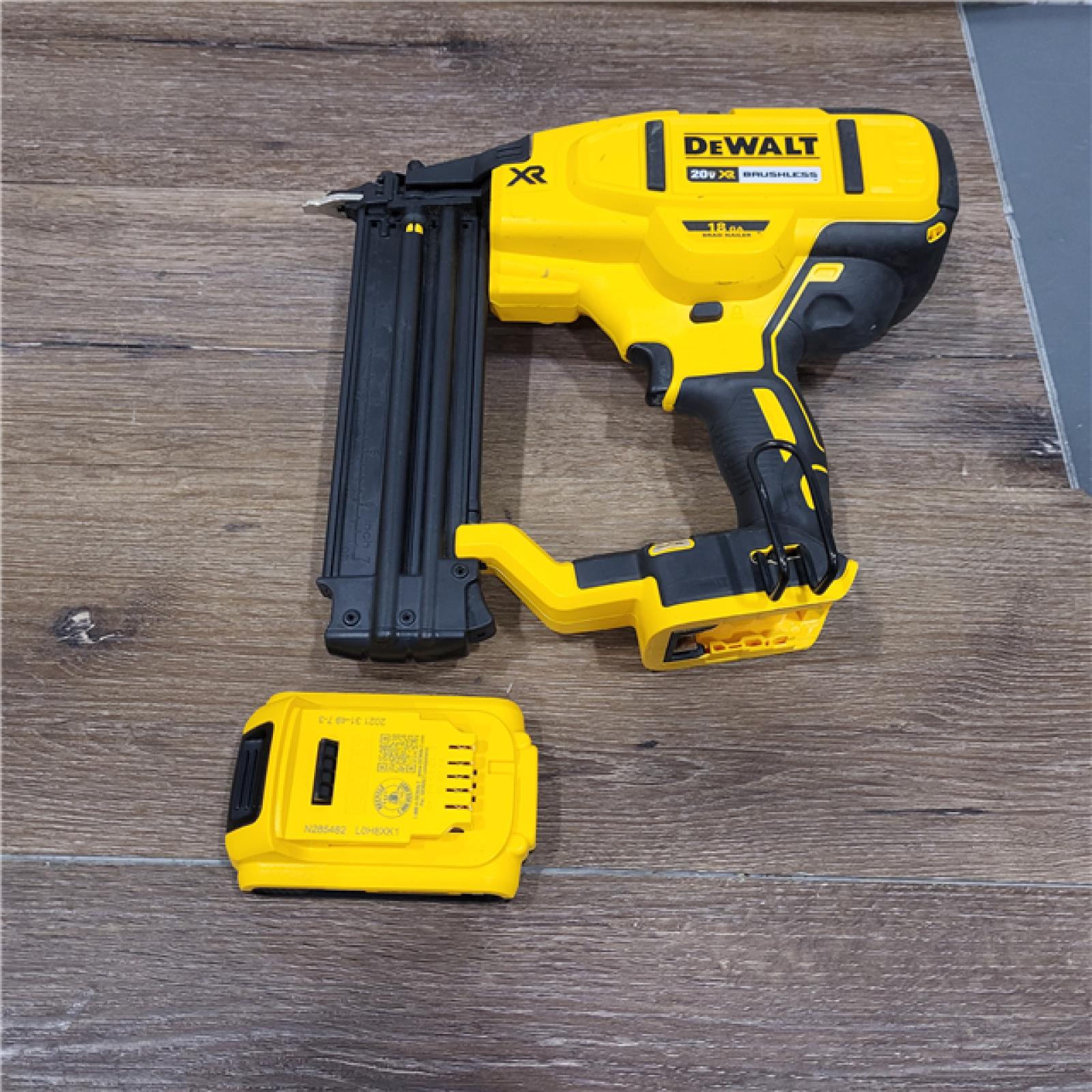 AS-IS DEWALT 20V MAX XR 18 Gauge Brad Nailer Kit