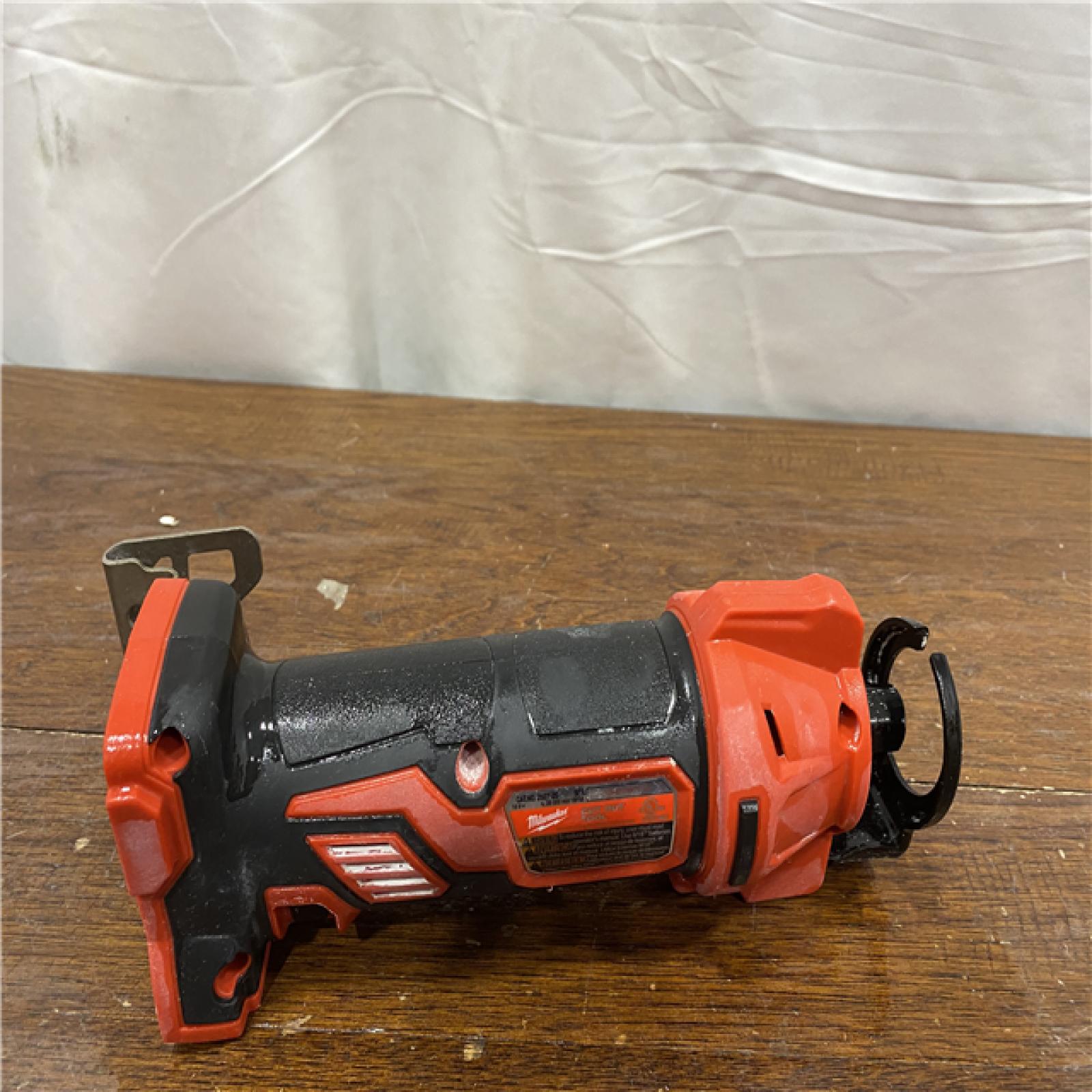 AS-ISMilwaukee Tool Spiral Saws; Speed (RPM): 28000 RPM; 28000 ; Maximum Speed: 28000 RPM ; Collet Size (Inch): 1/8 - 1/4 ; Collet Size: 1/8 - 1/4 in