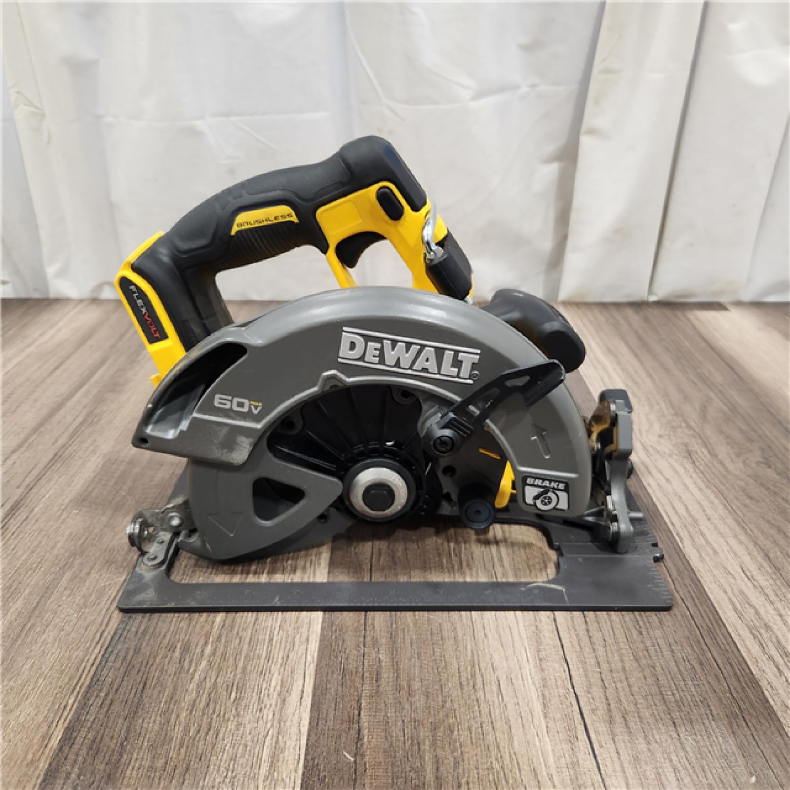 AS IS DeWALT Flexvolt Max 7-1/4  60V Brushless Circular Saw DCS578B