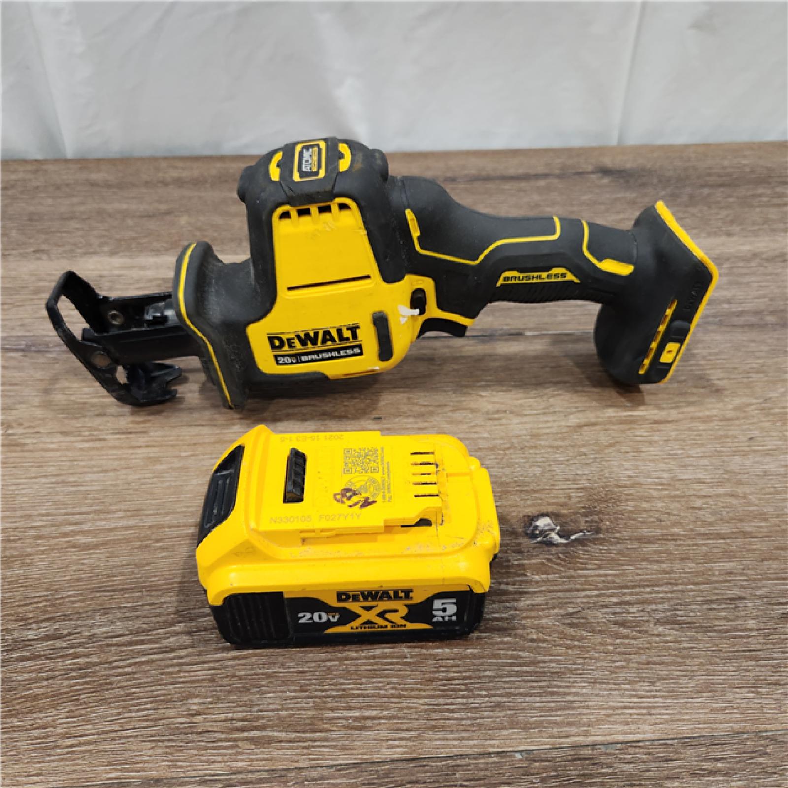 AS-IS DEWALT ATOMIC 20V MAX Brushless Cordless One-Handed Reciprocating Saw Kit