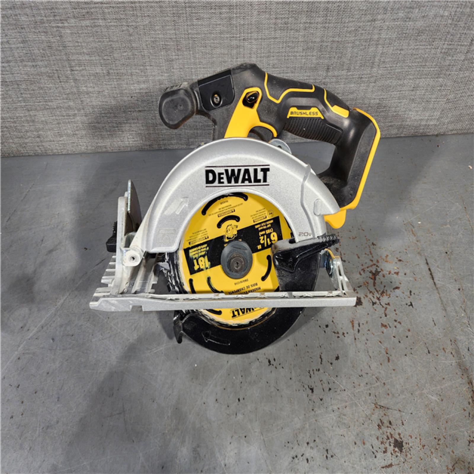 HOUSTON LOCATION - AS-IS DeWALT DCS565B 20V Max Brushless 6.5   Cordless Circular Saw