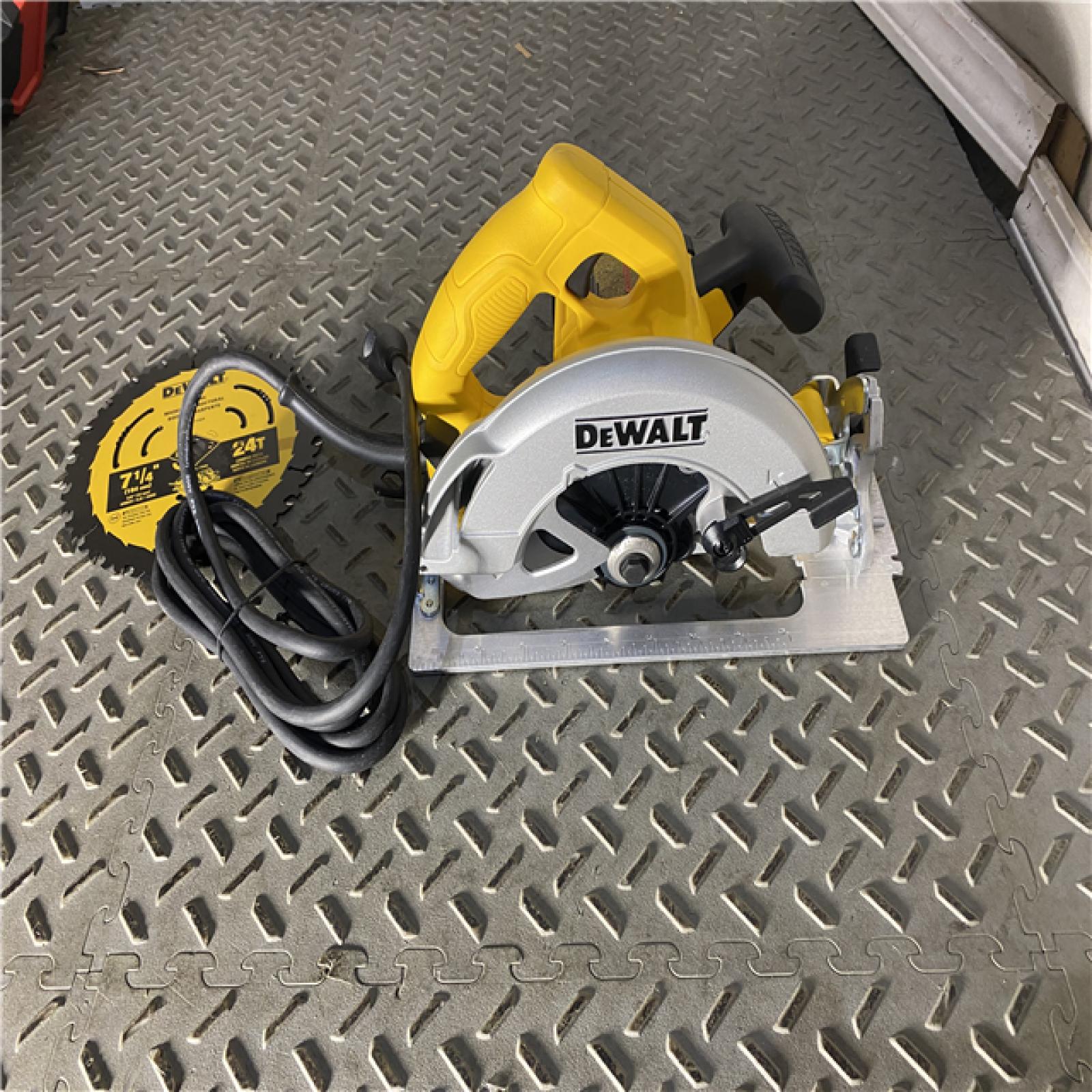 Houston location AS-IS DEWALT 15 Amp Corded 7-1/4 in. Lightweight Circular Saw