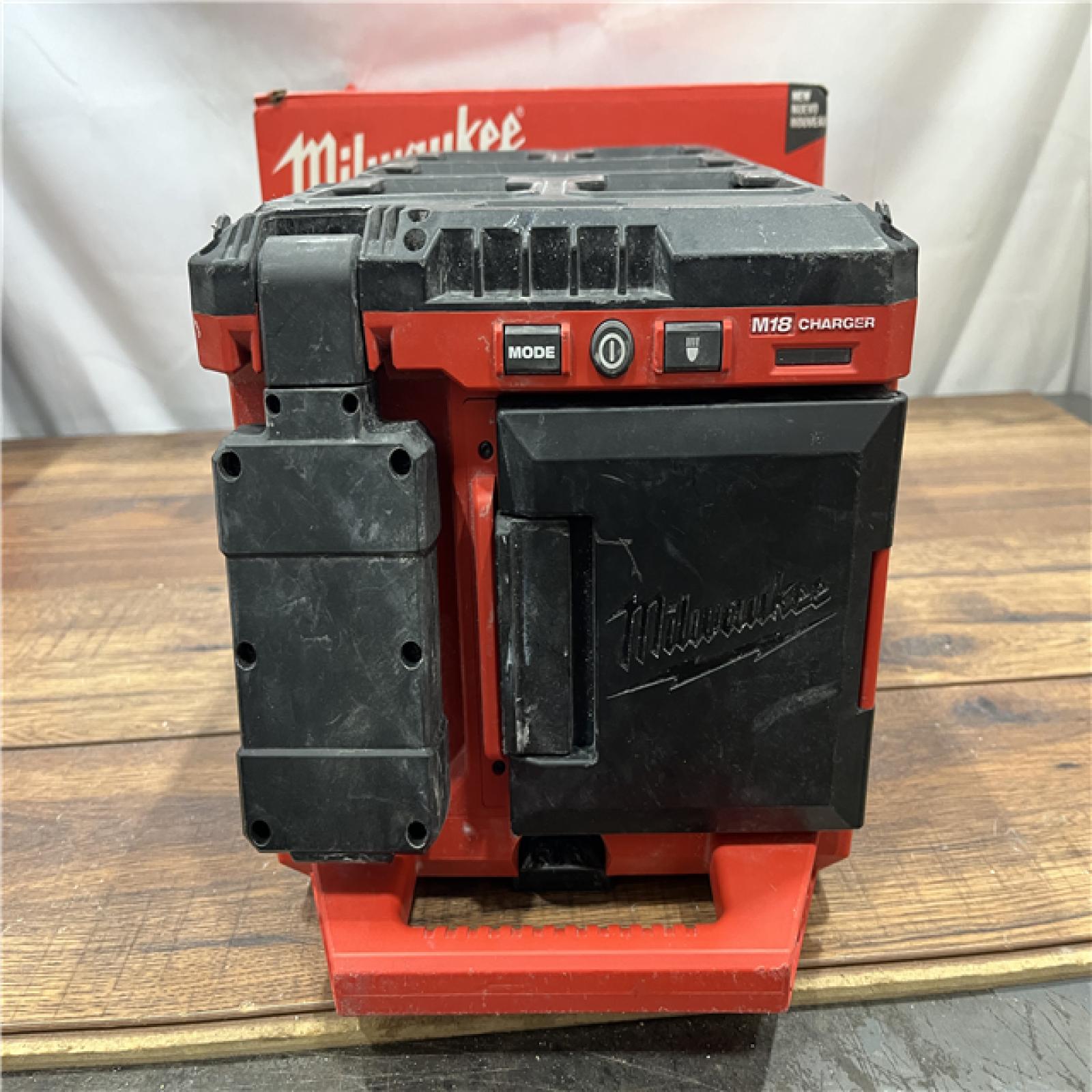 AS-IS Milwaukee M18 PACKOUT Light/Charger