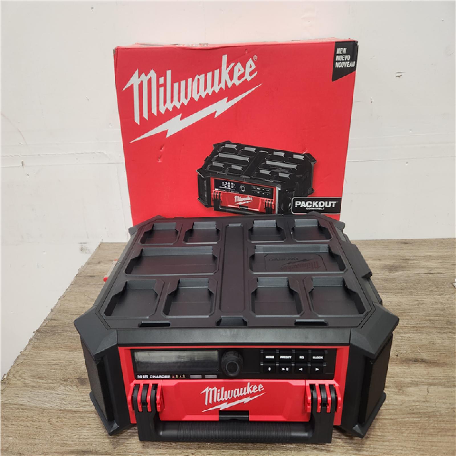 Phoenix Location NEW Milwaukee M18 Lithium-Ion Cordless PACKOUT Radio/Speaker with Built-In Charger