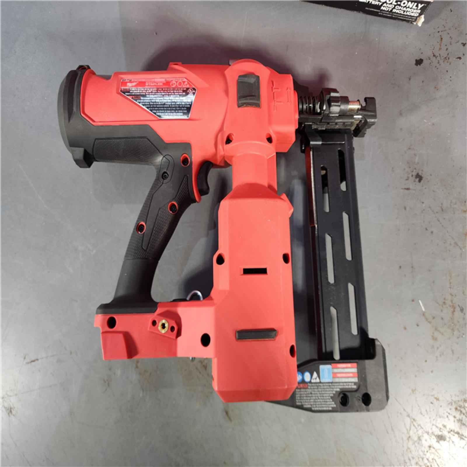 HOUSTON LOCATION - AS-IS (APPEARS LIKE NEW) Milwaukee M18 FUEL Brushless Cordless 9-Gauge 2 Utility Fencing Stapler (Tool Only)