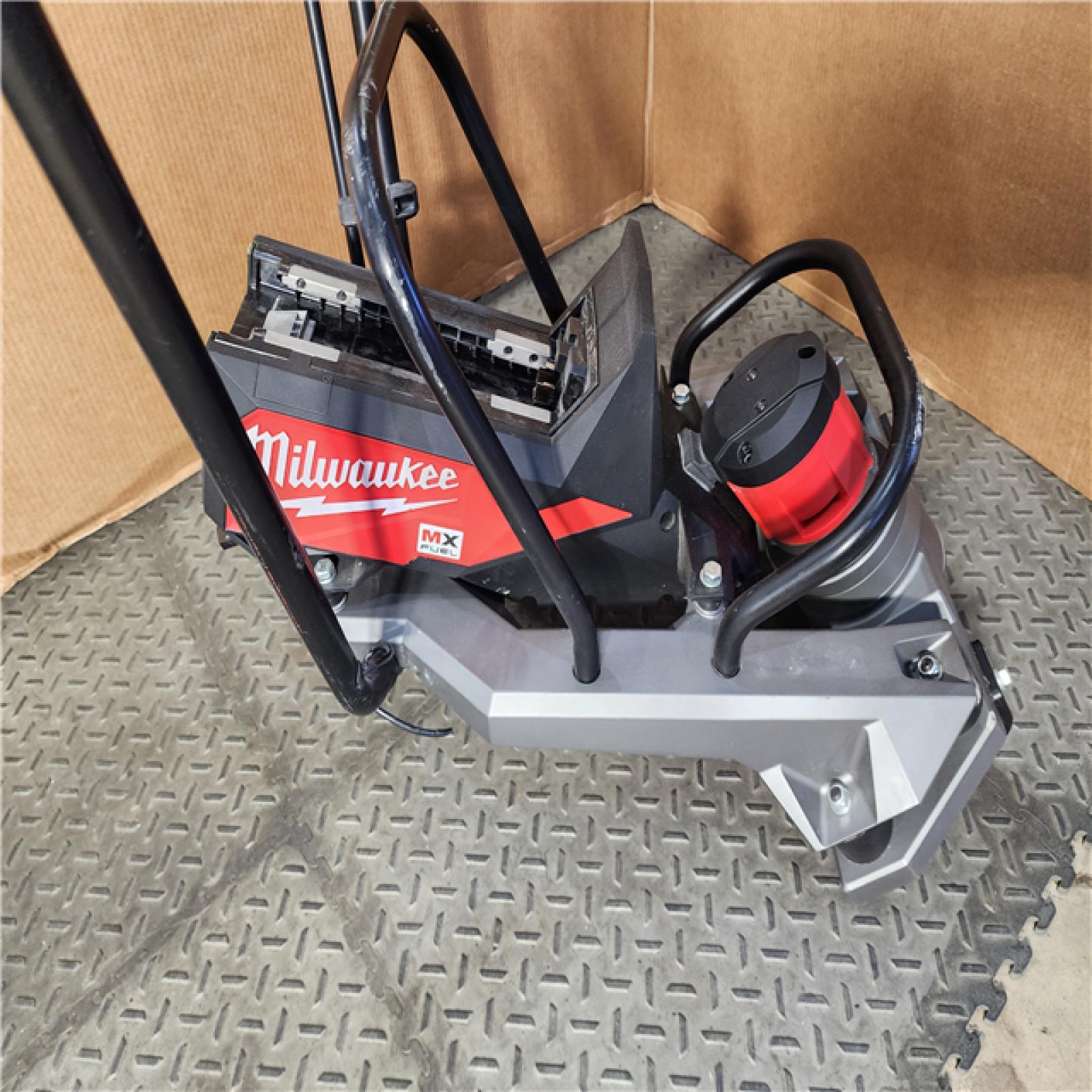 HOUSTON LOCATION - AS-IS Milwaukee MX FUEL Lithium-Ion Cordless Vibratory Screed (TOOL ONLY)