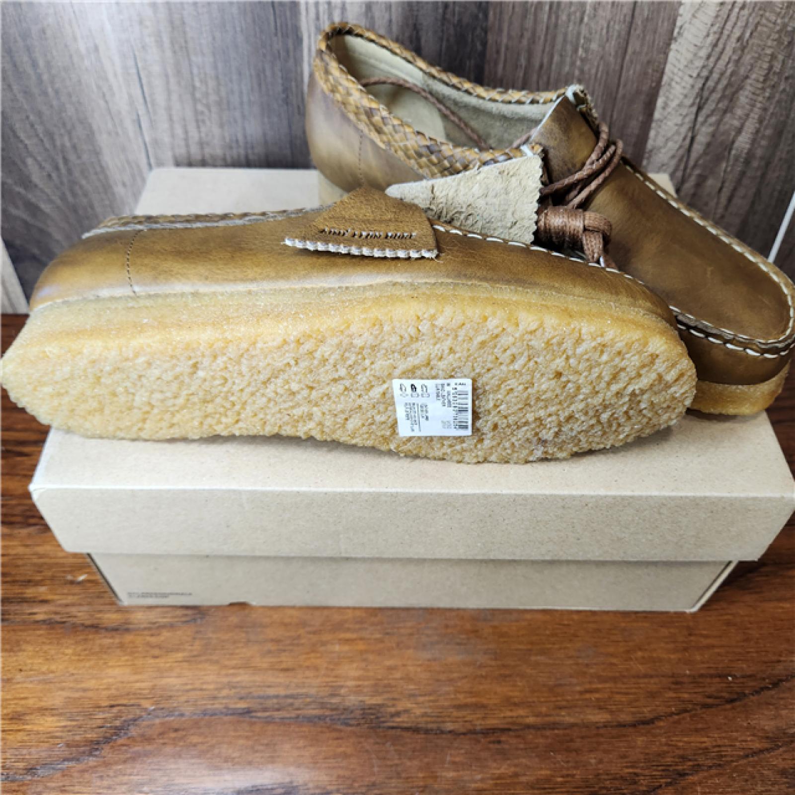 NEW! Clarks Original Leather Wallabees - Sand Leather - SZ 6.5