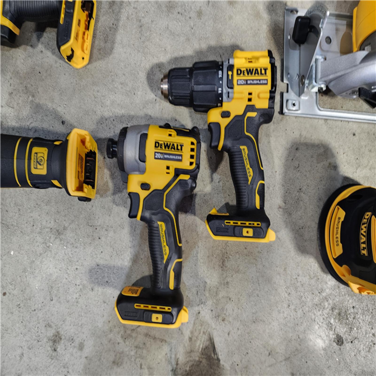 HOUSTON LOCATION - AS-IS (APPEARS LIKE NEW) Dewalt 20-Volt MAX ToughSystem Lithium-Ion 6-Tool Cordless Combo Kit