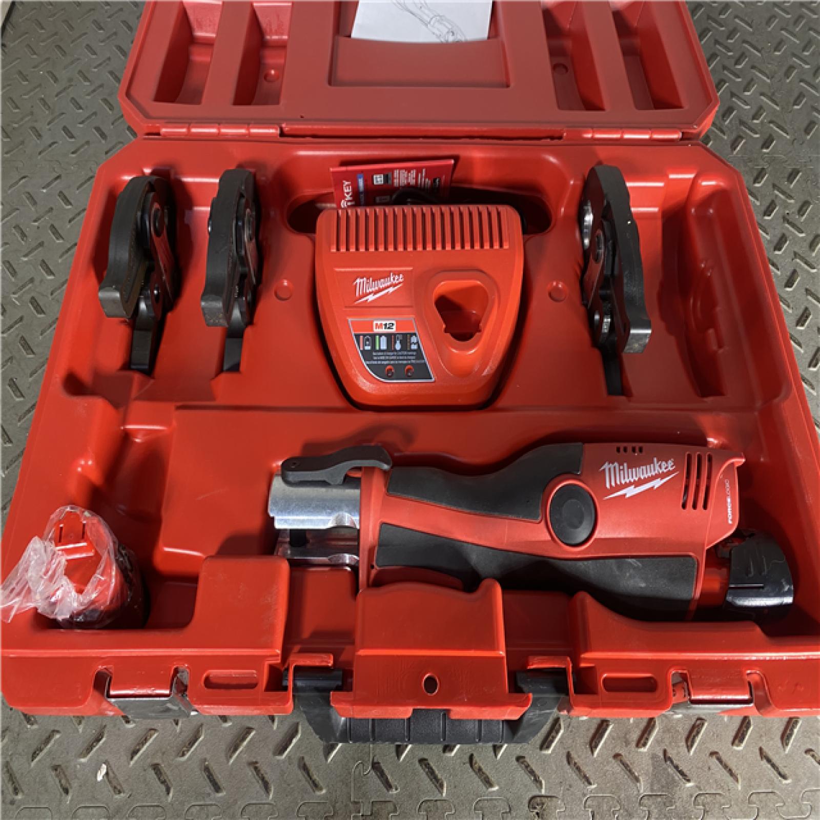 HOUSTON LOCATION - AS -IS Milwaukee M12 Force Logic Press Tool 1/2 in. to 1 in. Kit