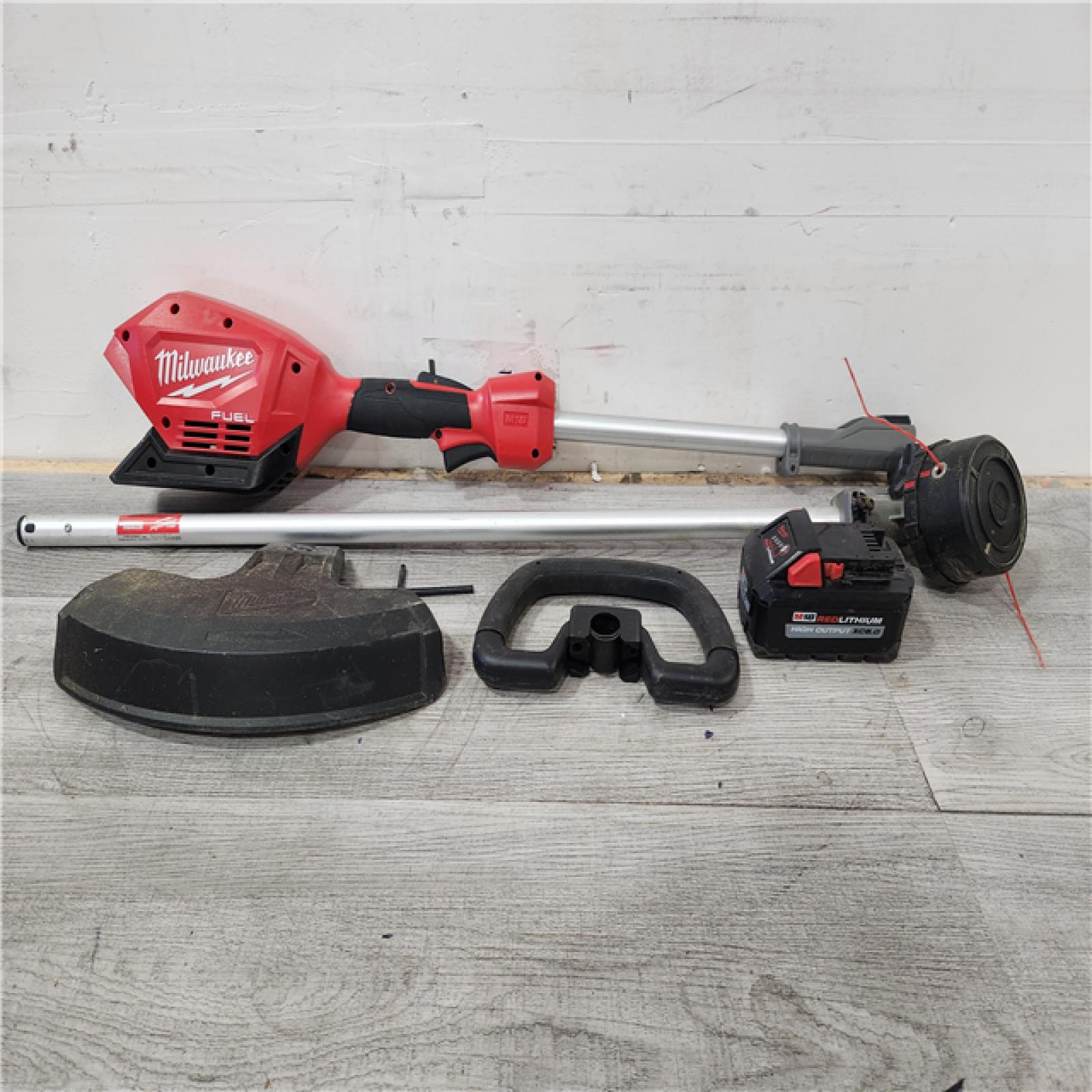 Phoenix Location Milwaukee M18 FUEL 18V Lithium-Ion Brushless Cordless String Trimmer with QUIK-LOK Attachment Capability and 8.0 Ah Battery