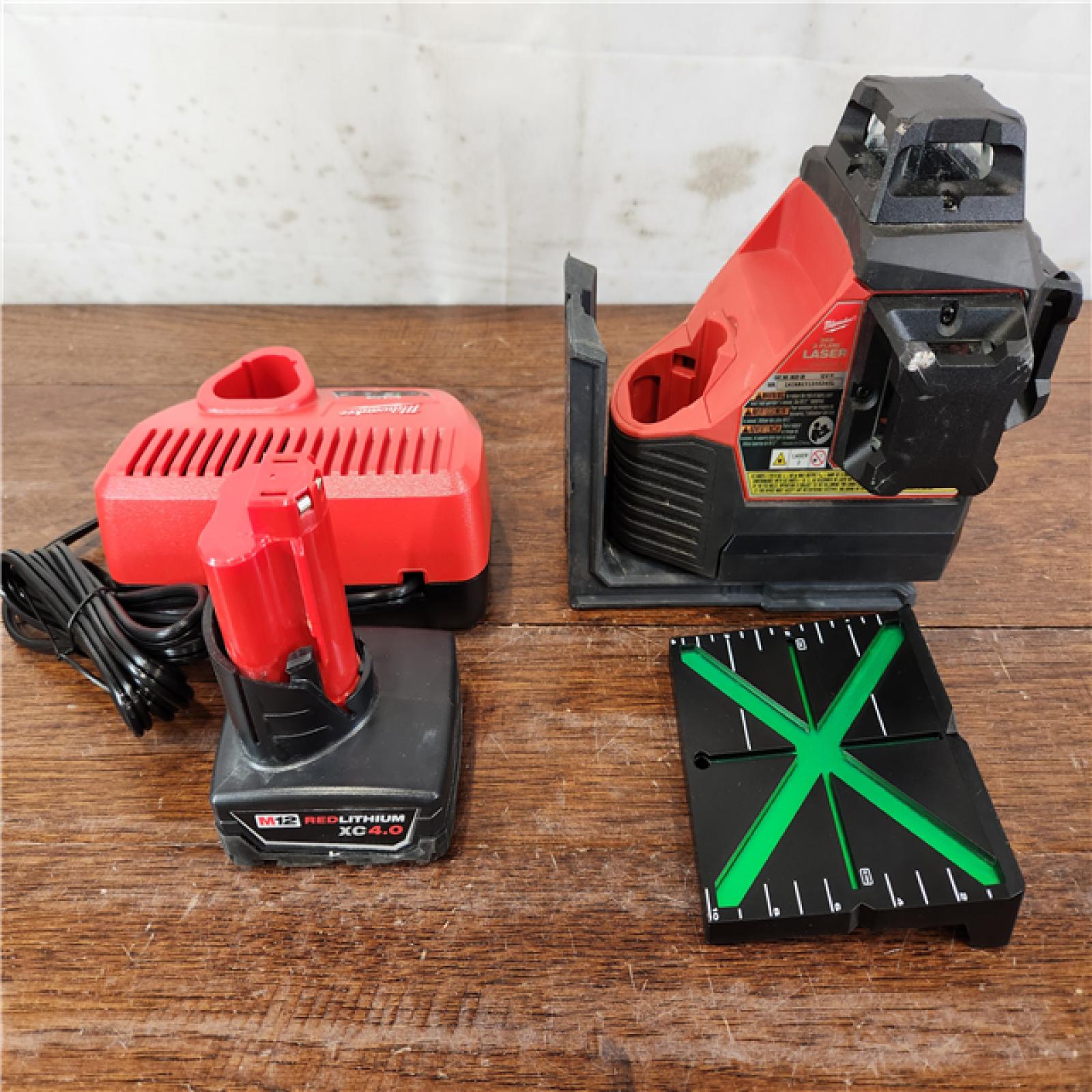 AS-IS Milwaukee M12 12-Volt Lithium-Ion Cordless Green 250 Ft. 3-Plane Laser Level Kit