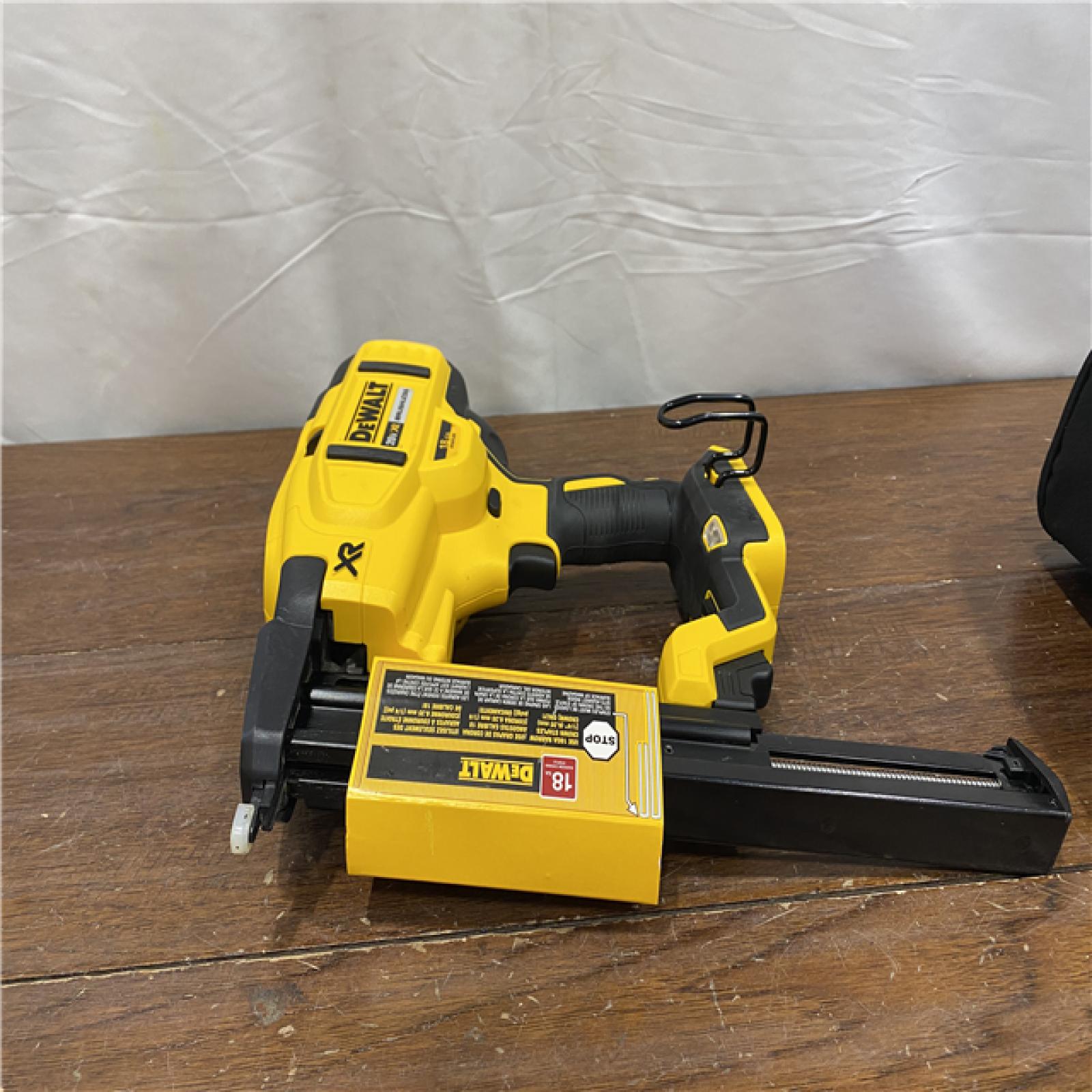 AS-ISDEWALT 20V-MAX XR 18GA BRAD NAILER KIT