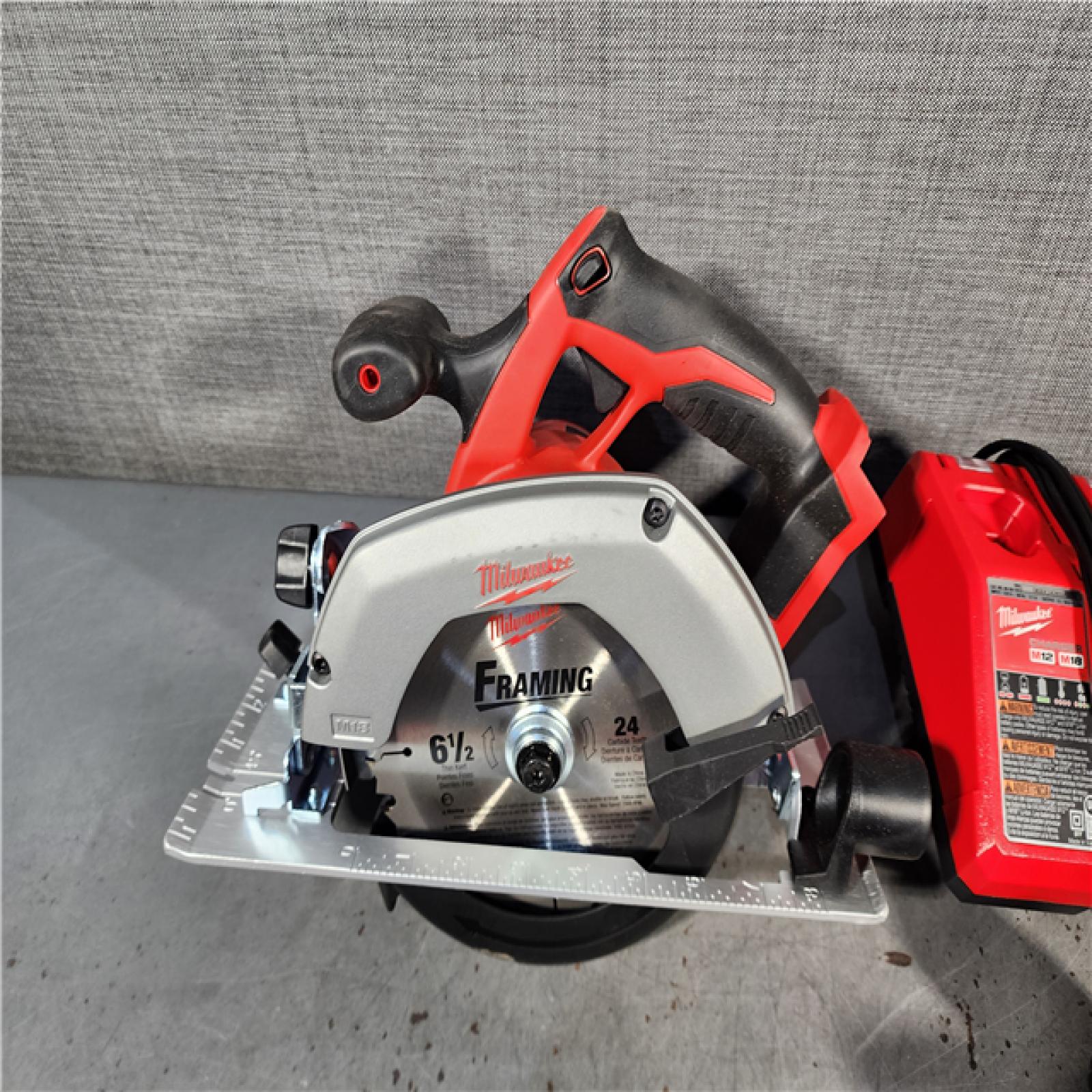 HOUSTON LOCATION - AS-IS MILWAUKEE 4 TOOL COMBO KIT W/ (2) BATTERY & CHARGER