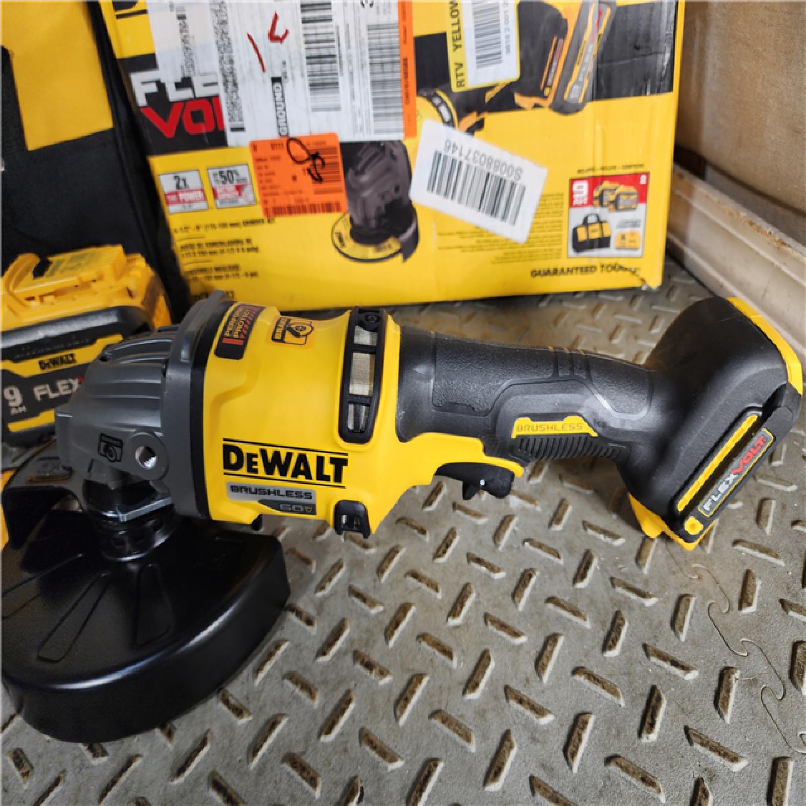 HOUSTON LOCATION - AS-IS (APPEARS LIKE NEW) DeWalt Flexvolt 60V Max Cordless Grinder  4.5 in; 6 in  Kit  1 KT (115-DCG418X2)