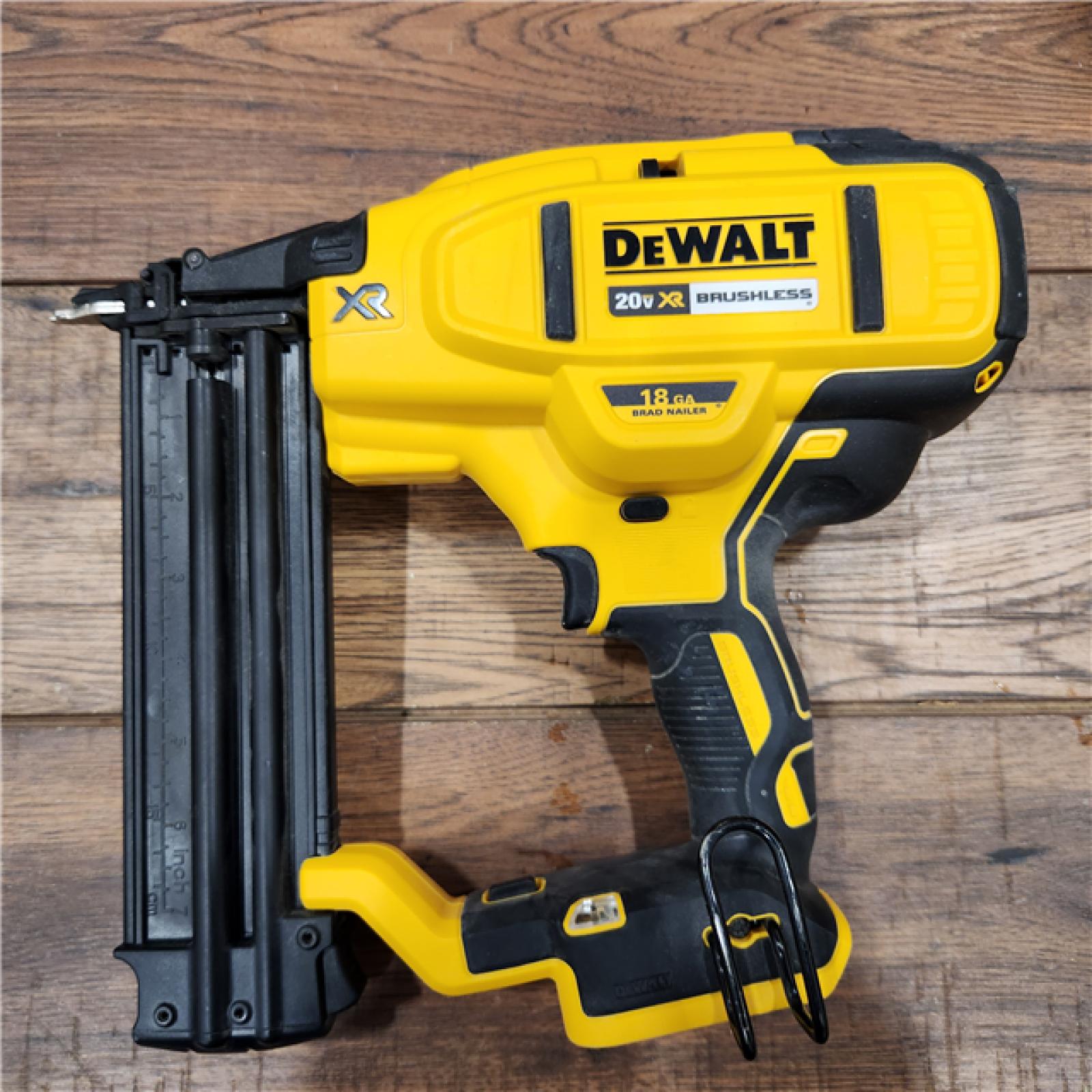 AS-IS DEWALT 20V MAX XR 18 Gauge Brad Nailer Kit