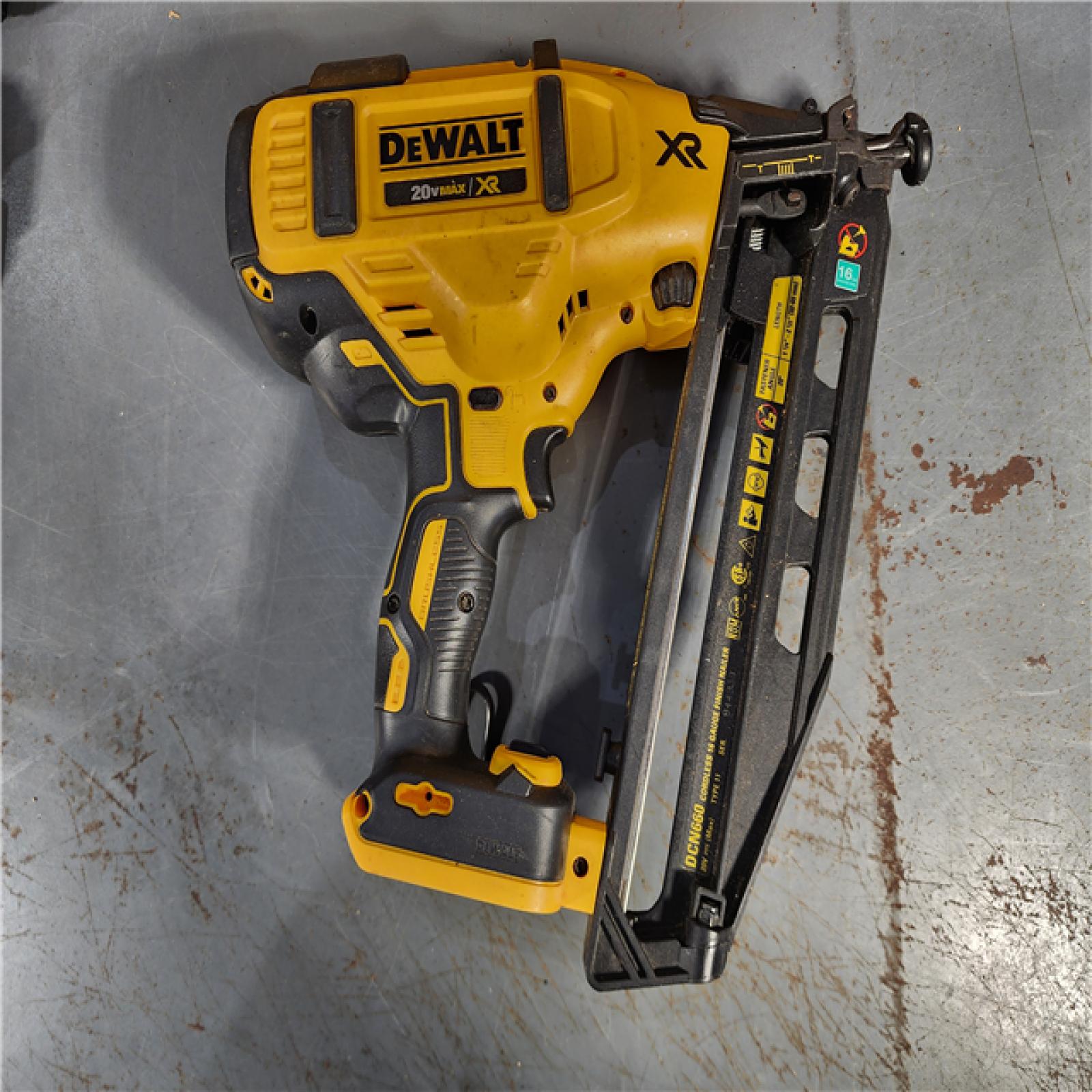 HOUSTON LOCATION - AS-IS DeWalt DCN660D1 20V 16 Gauge Cordless Angled Finish Nailer Kit W/ 2Ah Battery