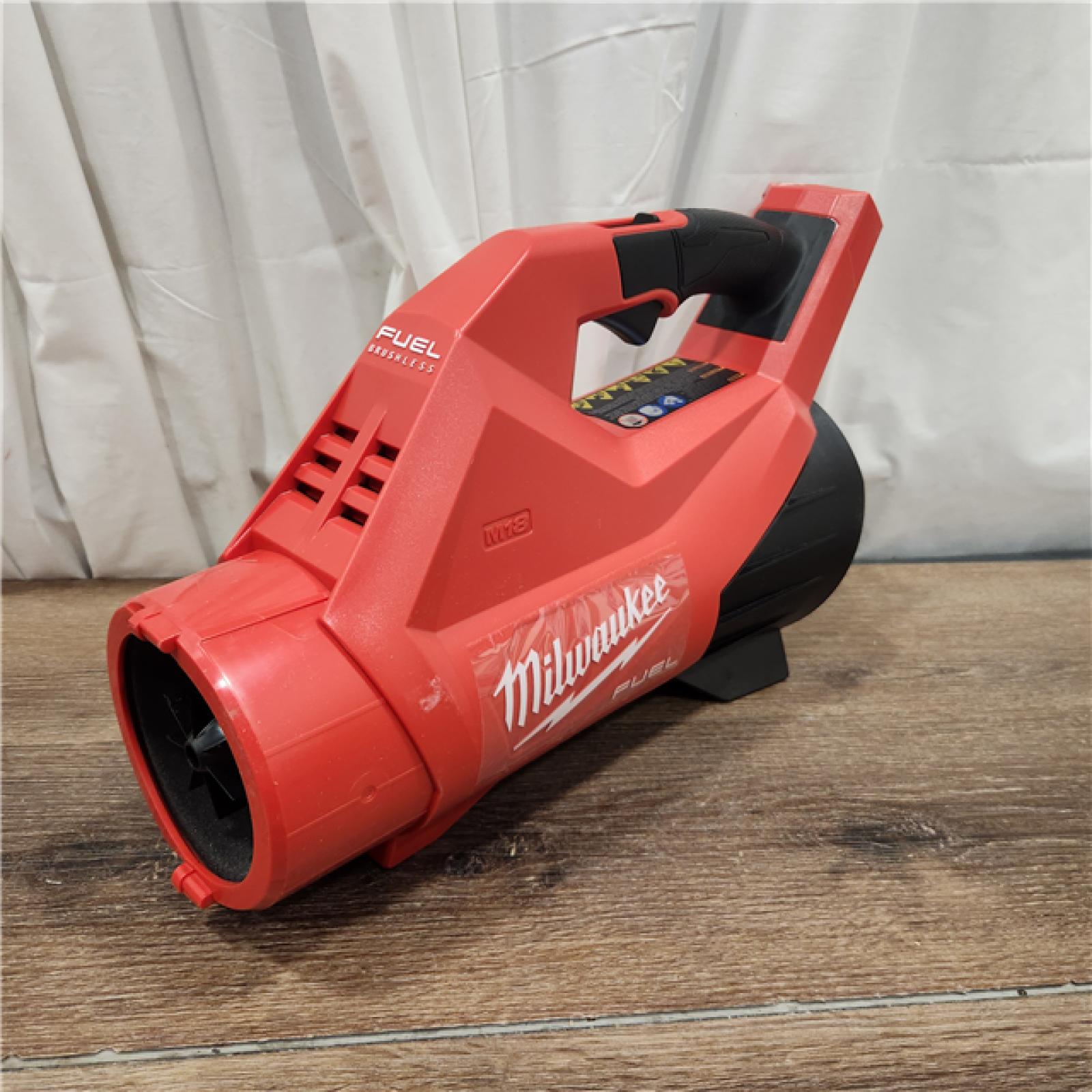 AS-IS M18 FUEL 120 MPH 500 CFM 18V Brushless Cordless Battery Powered Leaf Blower Kit W/12.0 Ah FORGE Battery & Rapid Charger