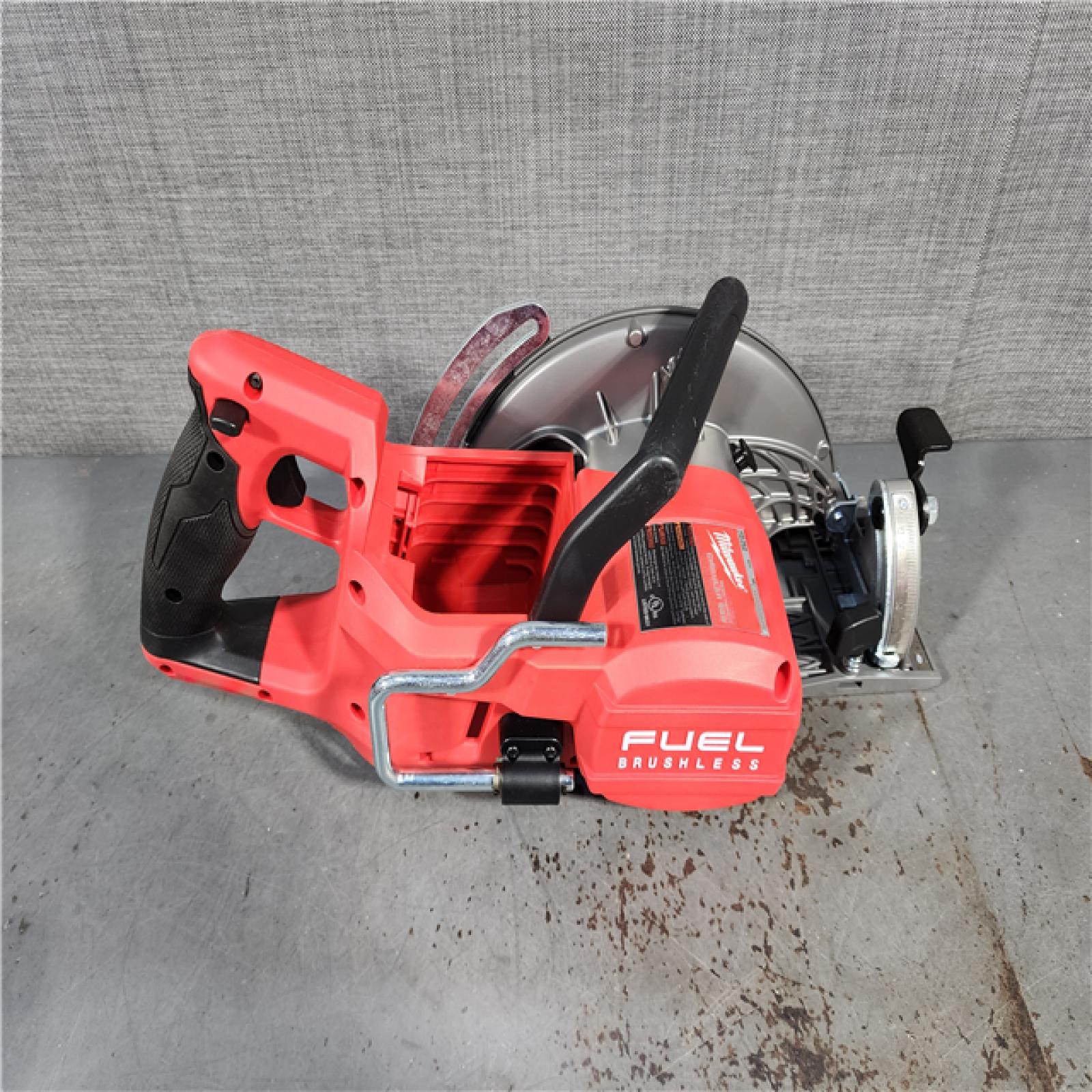 HOUSTON LOCATION - AS-IS (APPEARS LIKE NEW) Milwaukee 2830-20 Rear Handle Circular Saw M18 FUEL 7-1/4  Cordless Brushless Tool Only