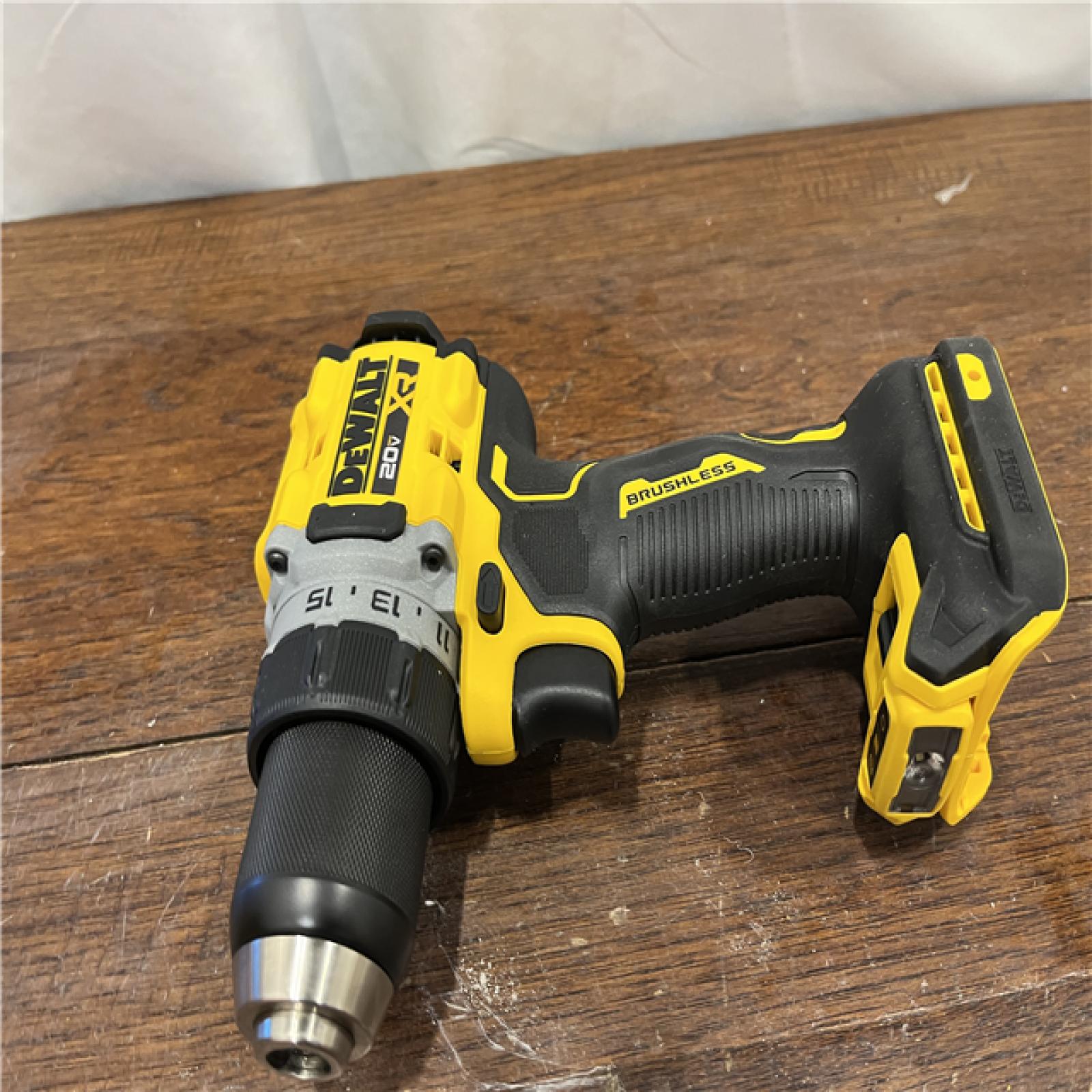 AS-ISDEWALT 20V MAX XR Brushless Cordless 1/2 Drill/Driver Kit