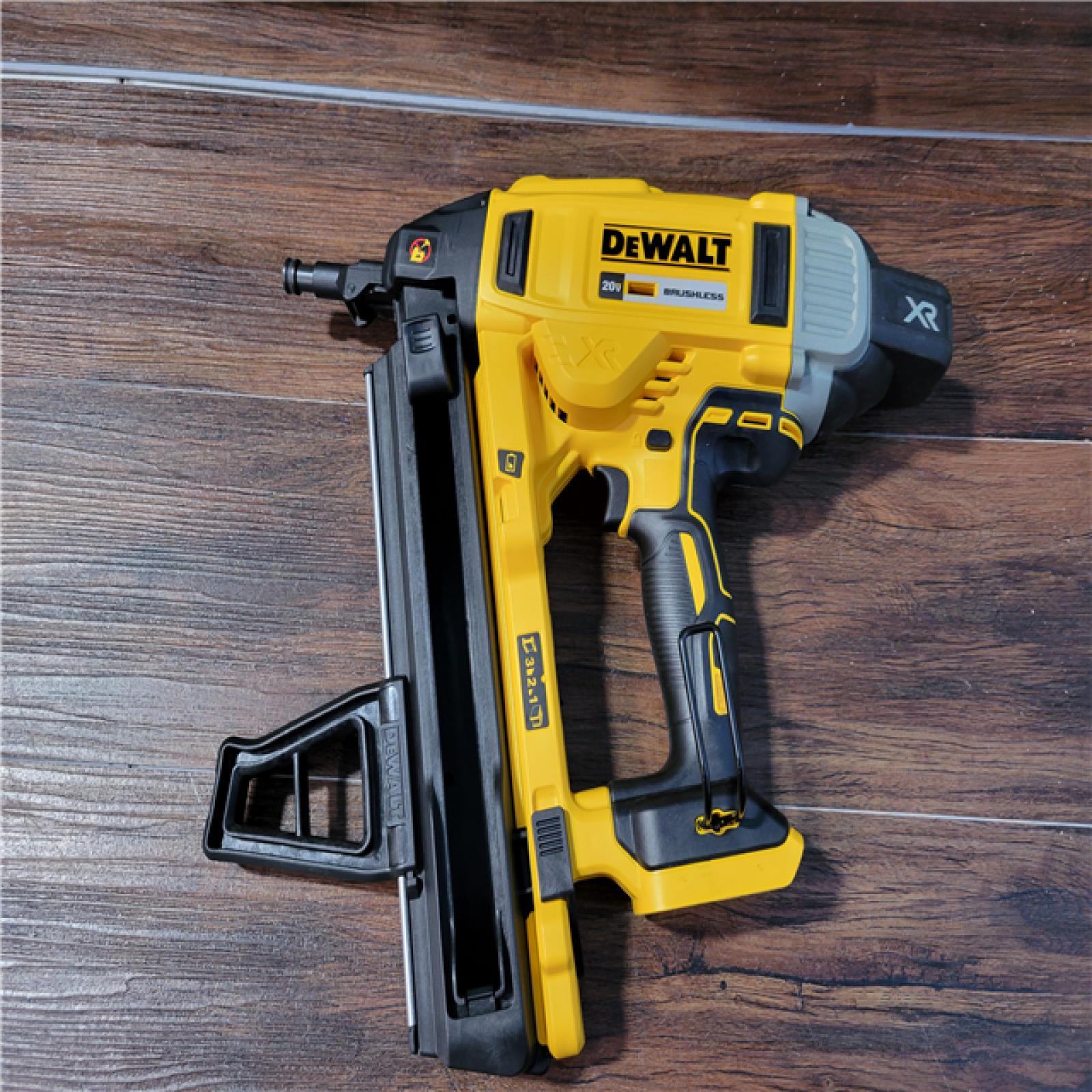 CALIFORNIA NEW DEWALT CORDELSS CONCRETE NAILER (BATTERIES AND CHARGER INCLUDED)