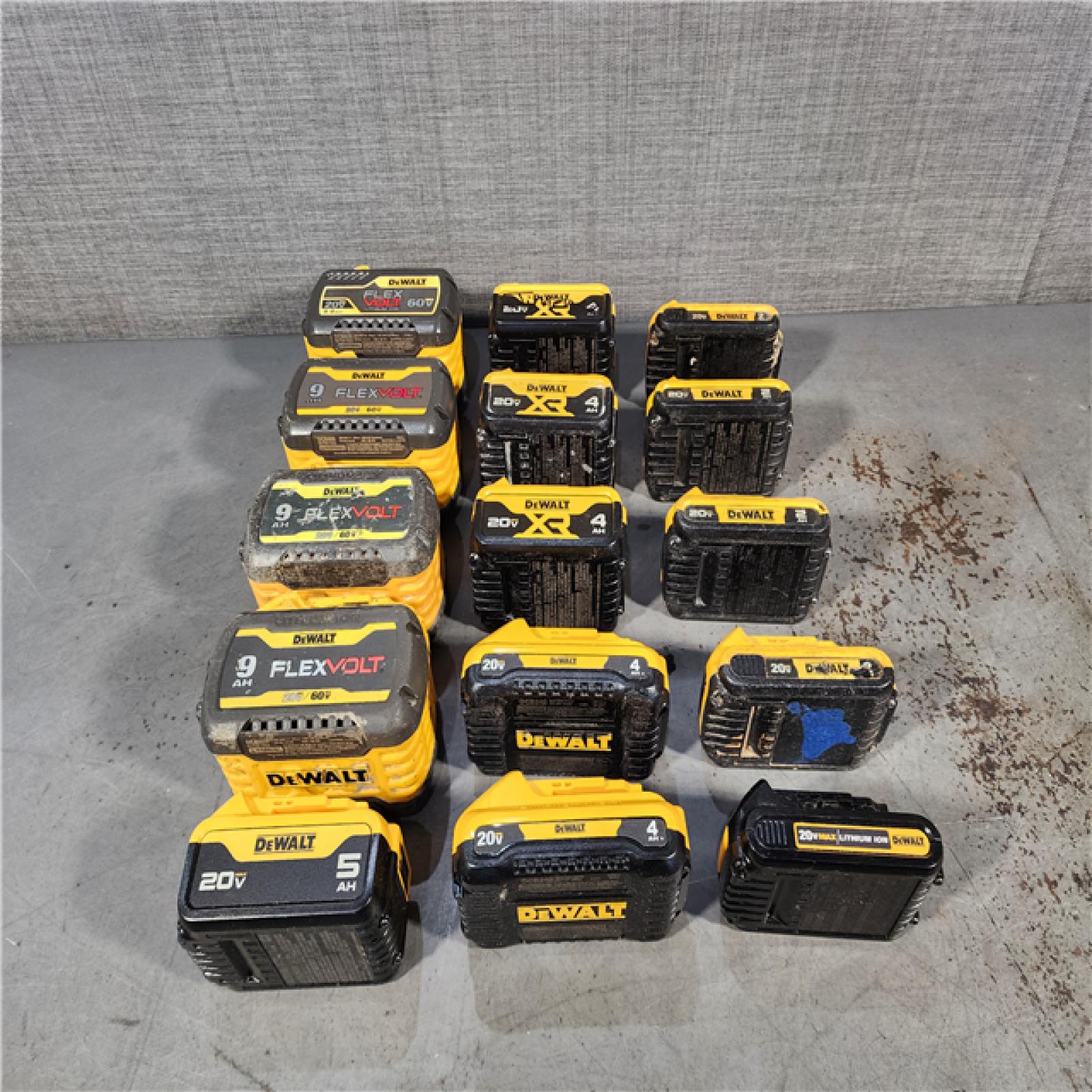 HOUSTON LOCATION - AS-IS DEWALT BATTERY PACK QTY - 15