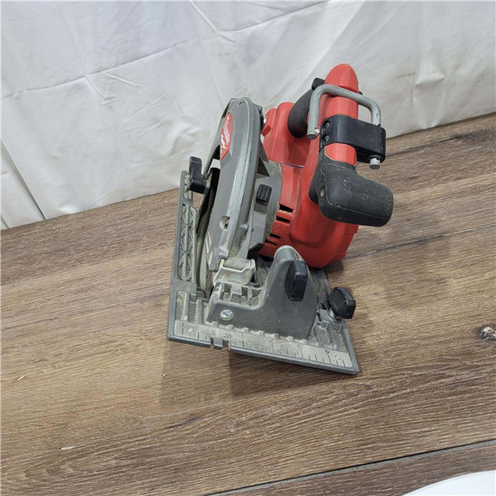 AS-IS Milwaukee M18 FUEL 18V Lithium-Ion Brushless Cordless 7-1/4 in. Circular Saw (Tool-Only)