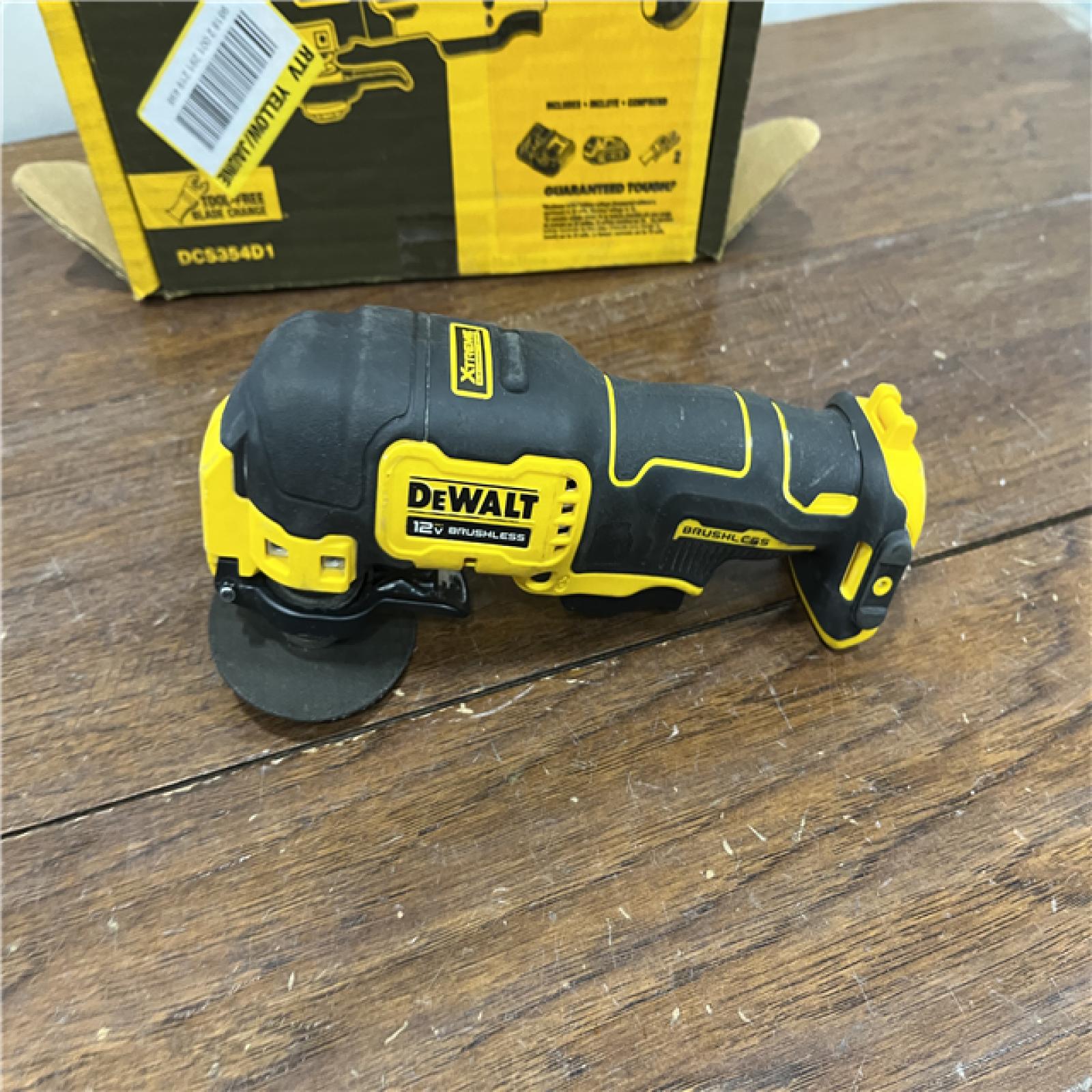 AS-ISDeWalt DCS354D1 20V Cordless Oscillating Multi-Tool with Battery and Charger