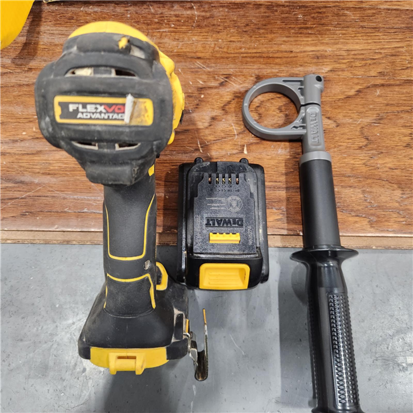 AS-IS Dewalt DCD999B 20V MAX Flexvolt 1/2  Cordless Hammer Drill Bare Tool