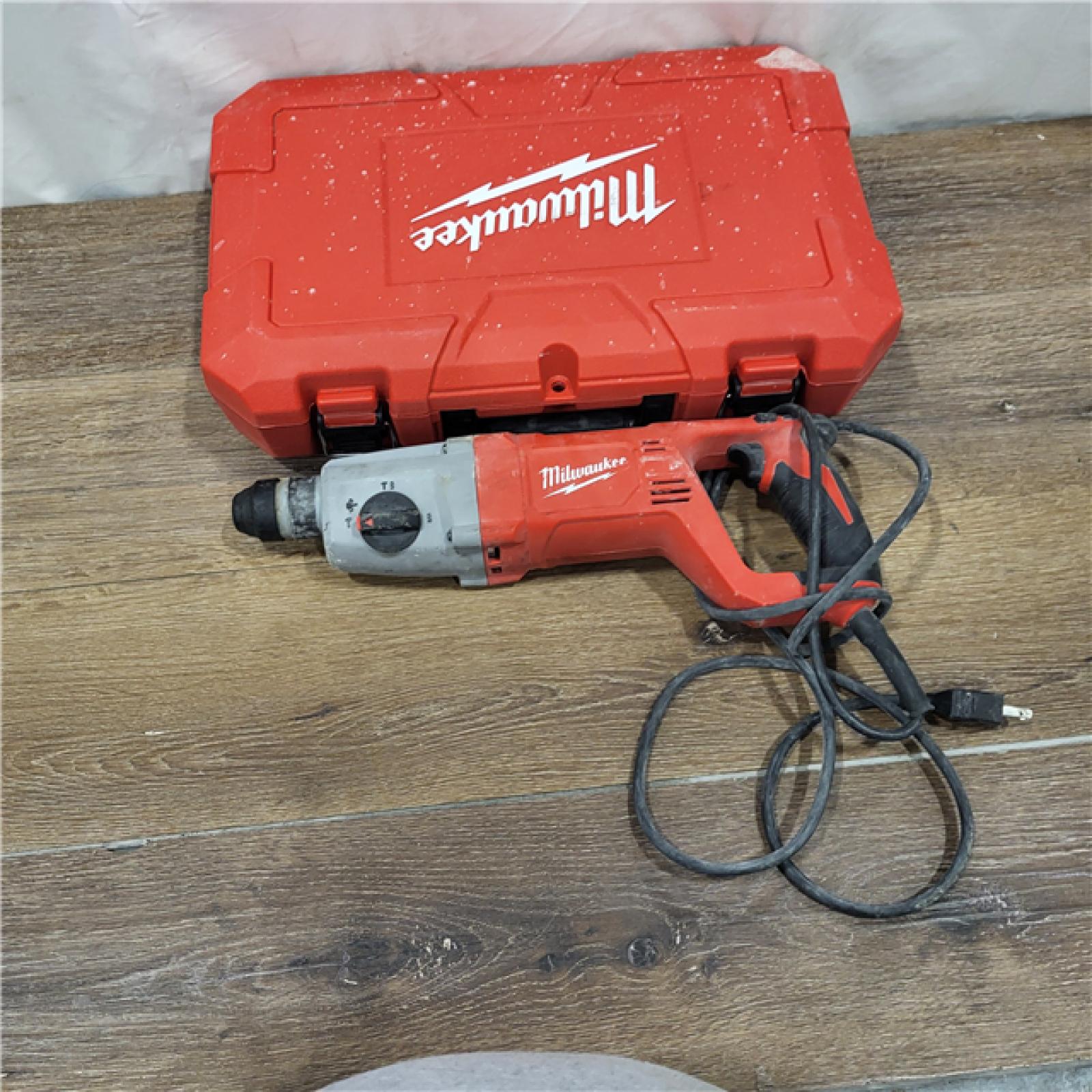 AS-IS Milwaukee 1 in. SDS Plus D-Handle Rotary Handle w/ Case