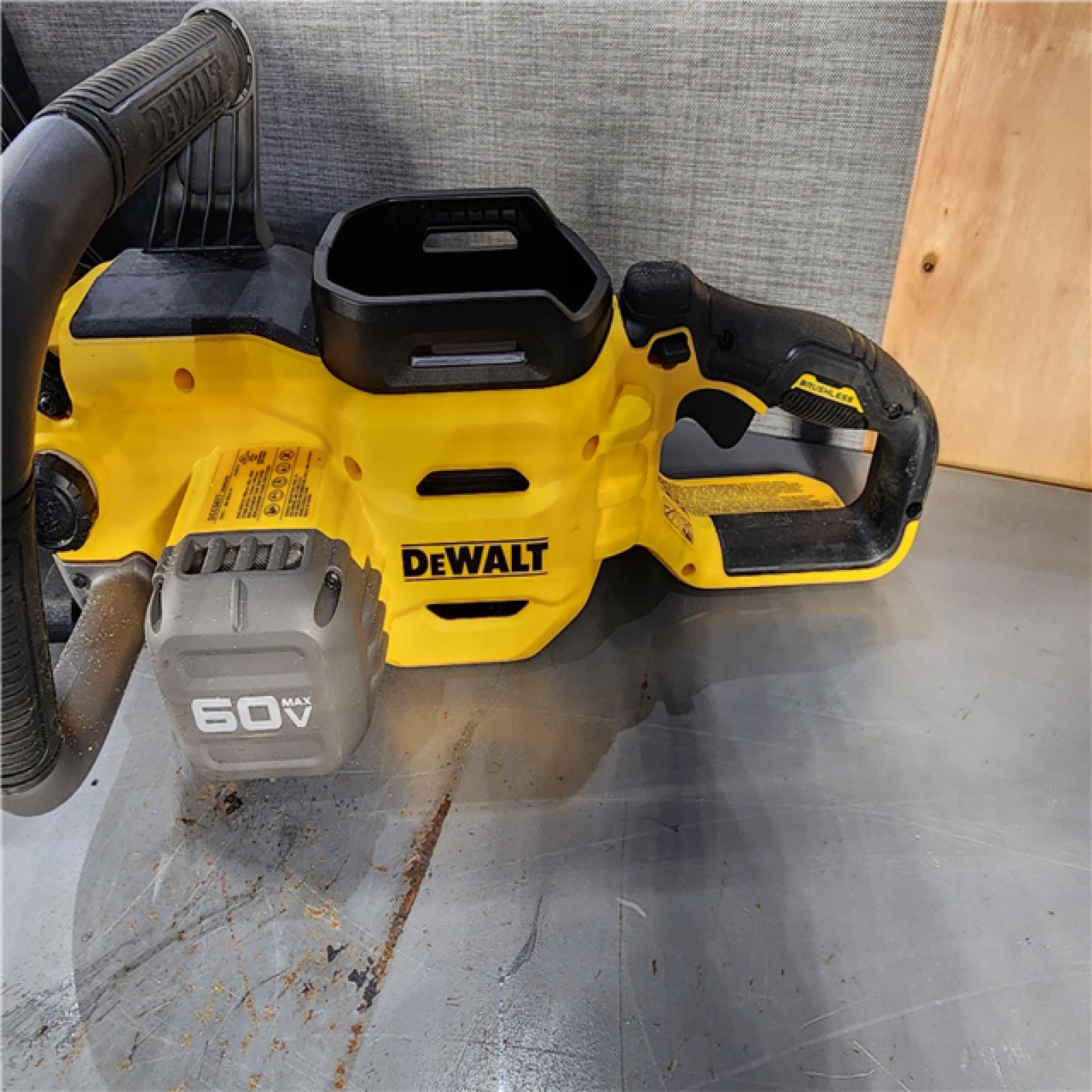 HOUSTON LOCATION - AS-IS FLEXVOLT 60V MAX 20 in. Brushless Electric Cordless Chainsaw Kit and Carry Case with (1) FLEXVOLT 12 Ah Battery & Charger