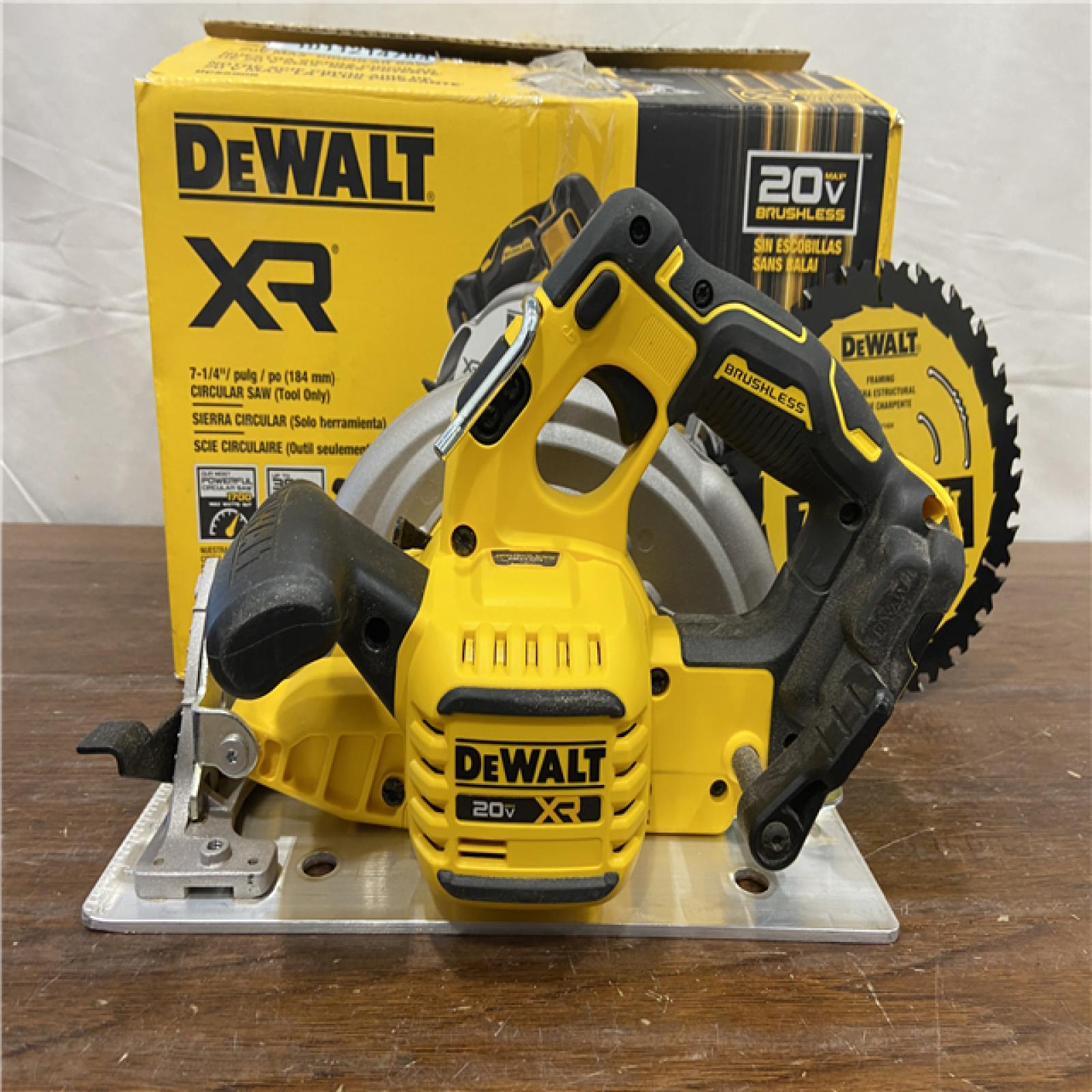 AS-IS DEWALT 20-Volt MAX 7-1/4 in. Cordless Circular Saw (Tool Only)