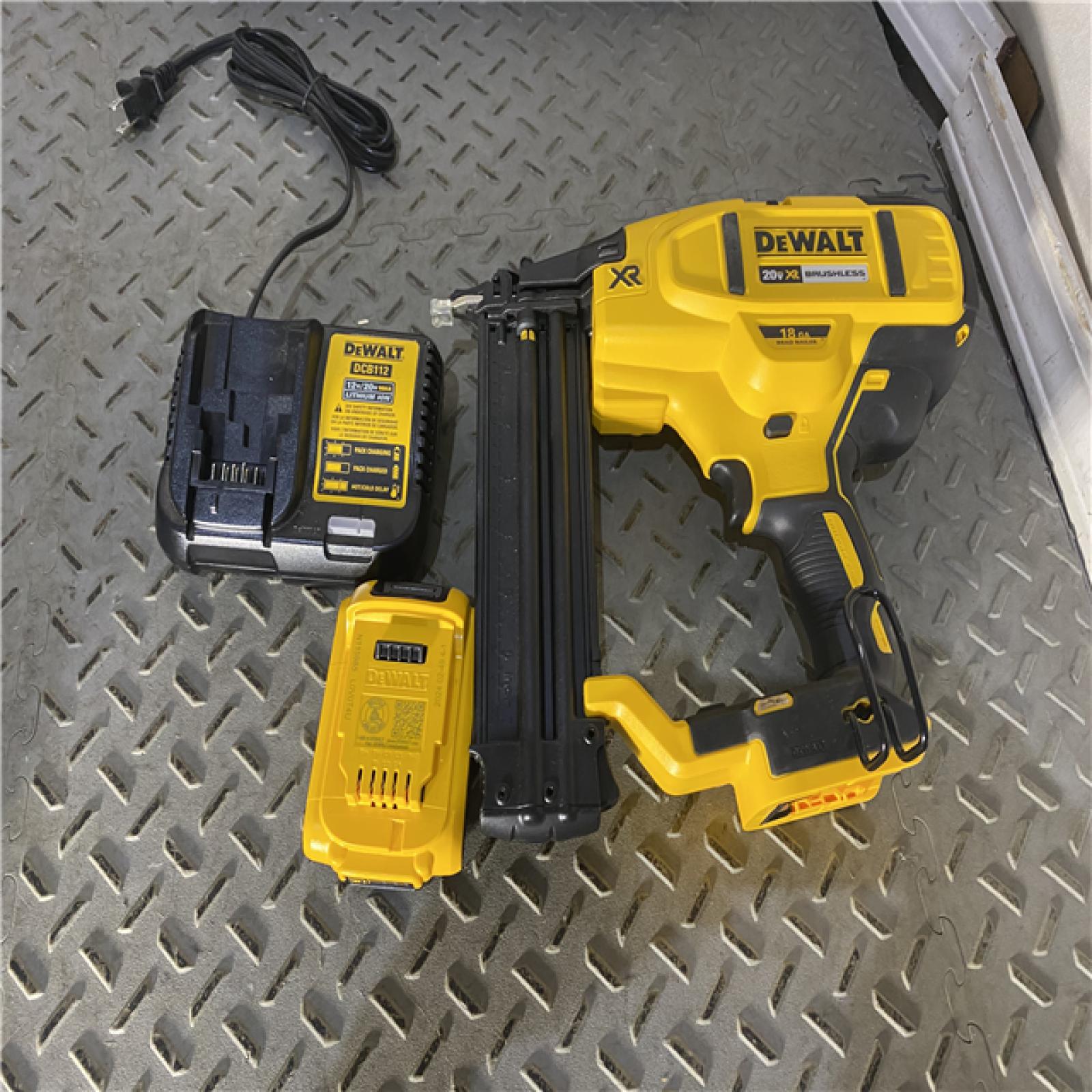 Houston location AS-IS DEWALT 20V MAX XR 18 Gauge Brad Nailer Kit