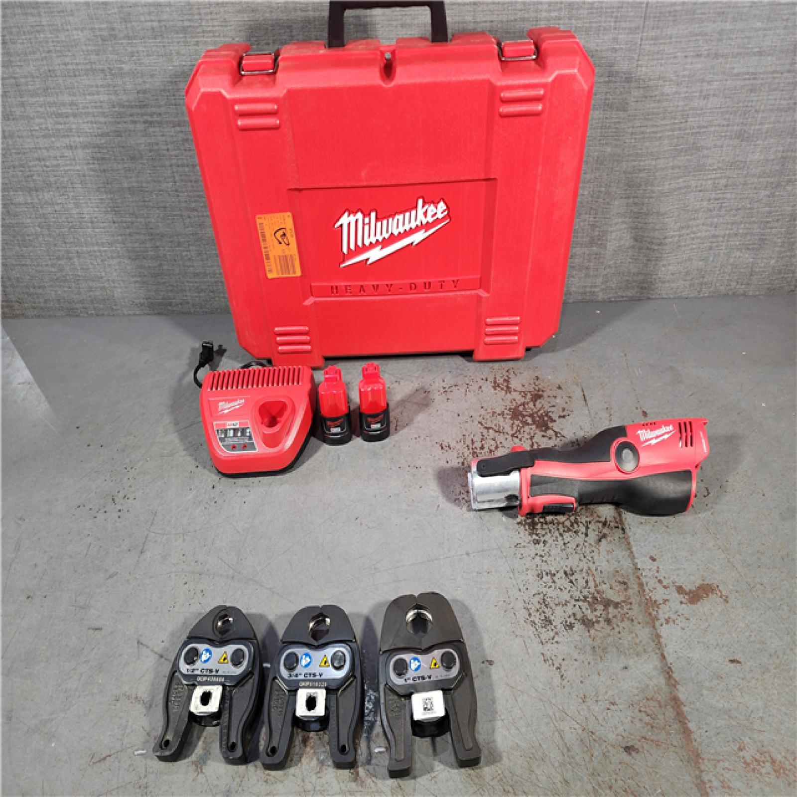 HOUSTON LOCATION - AS-IS (APPEARS LIKE NEW) Milwaukee M12 Force Logic Press Tool 1/2 in. to 1 in. Kit